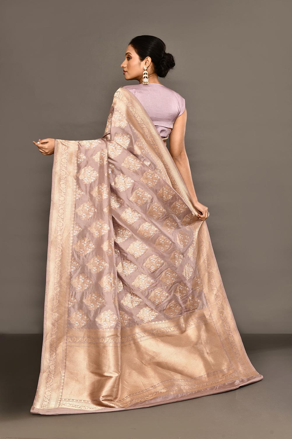 'Maharani' Dusty Lilac Pure Katan Silk Banarasi Handloom Saree 'Maharani' Dusty Lilac Pure Katan Silk Banarasi Handloom Saree