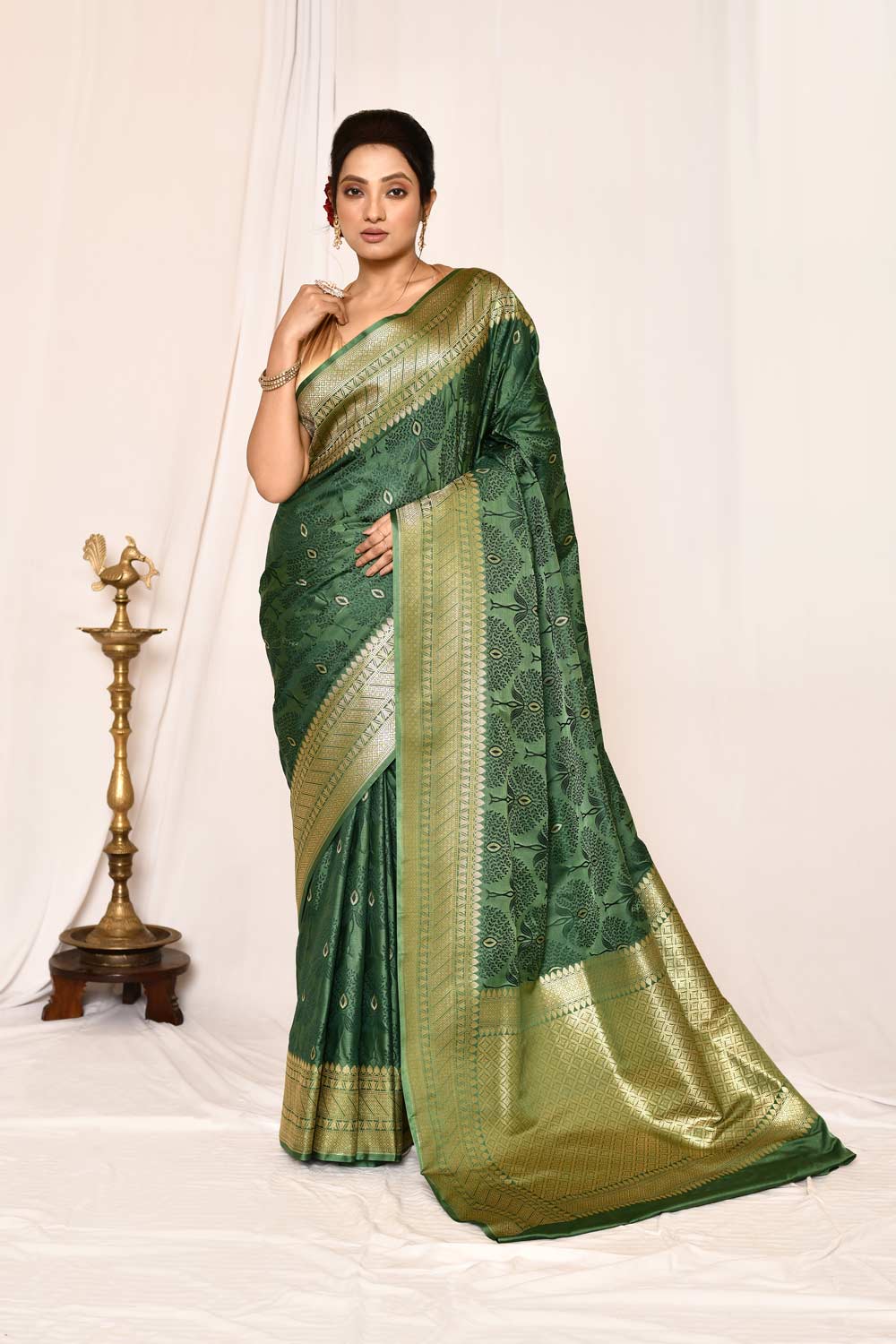 Dusty Pine Green Semi Katan Mushru Satin Banarasi Handloom Saree Dusty Pine Green Semi Katan Mushru Satin Banarasi Handloom Saree