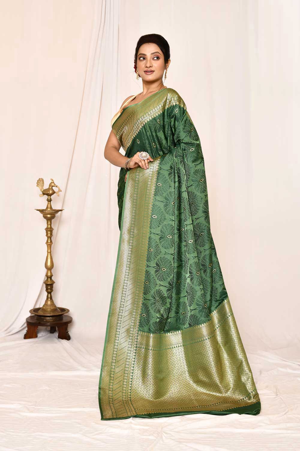 Dusty Pine Green Semi Katan Mushru Satin Banarasi Handloom Saree Dusty Pine Green Semi Katan Mushru Satin Banarasi Handloom Saree