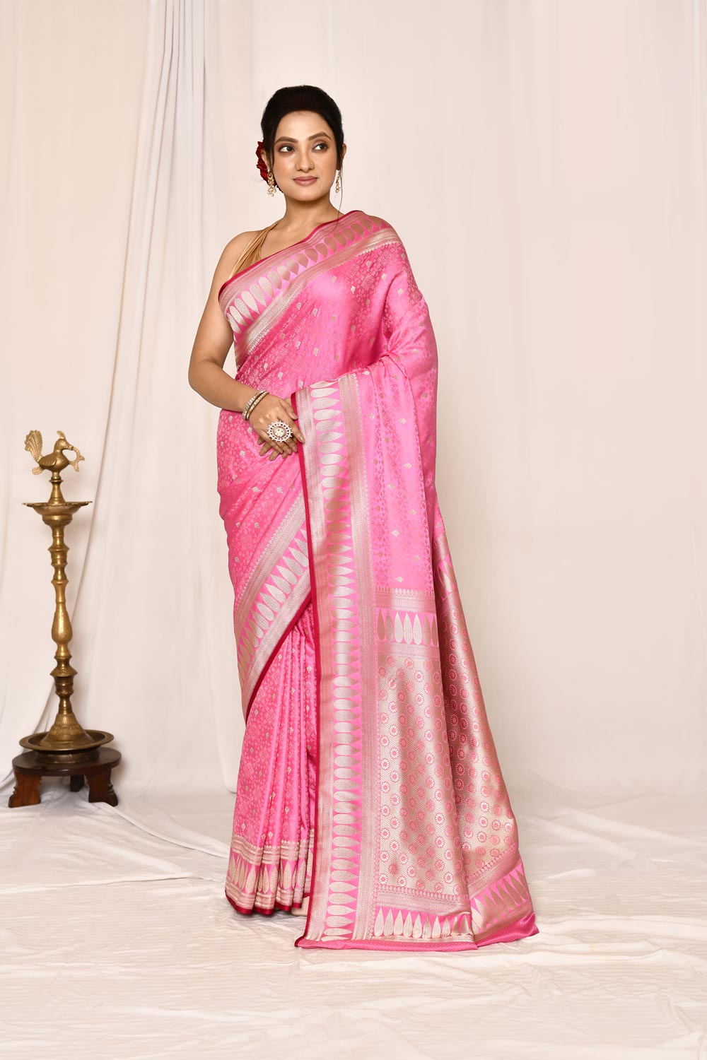 Rose Pink Semi Katan Mushru Satin Banarasi Handloom Saree Rose Pink Semi Katan Mushru Satin Banarasi Handloom Saree