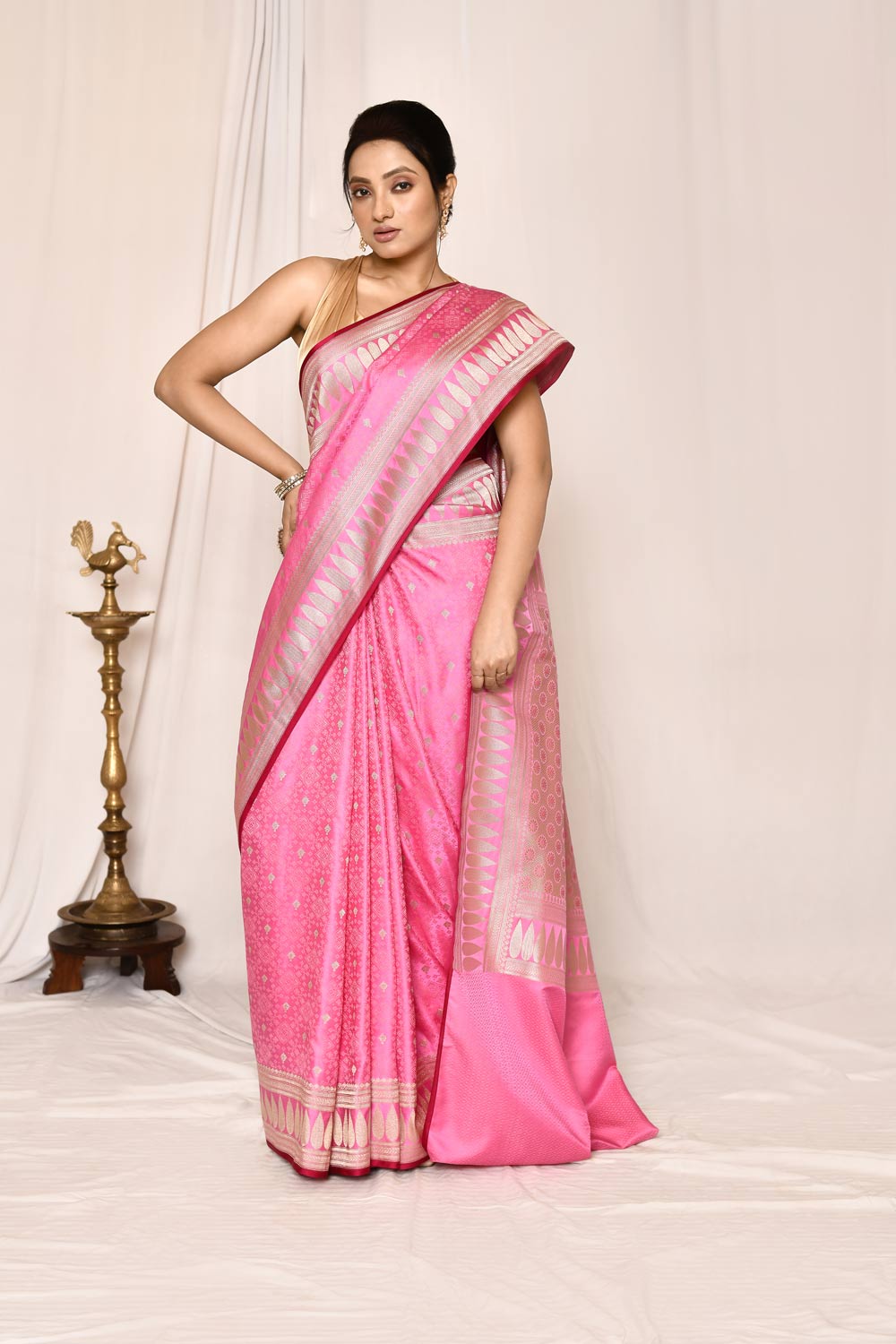 Rose Pink Semi Katan Mushru Satin Banarasi Handloom Saree Rose Pink Semi Katan Mushru Satin Banarasi Handloom Saree