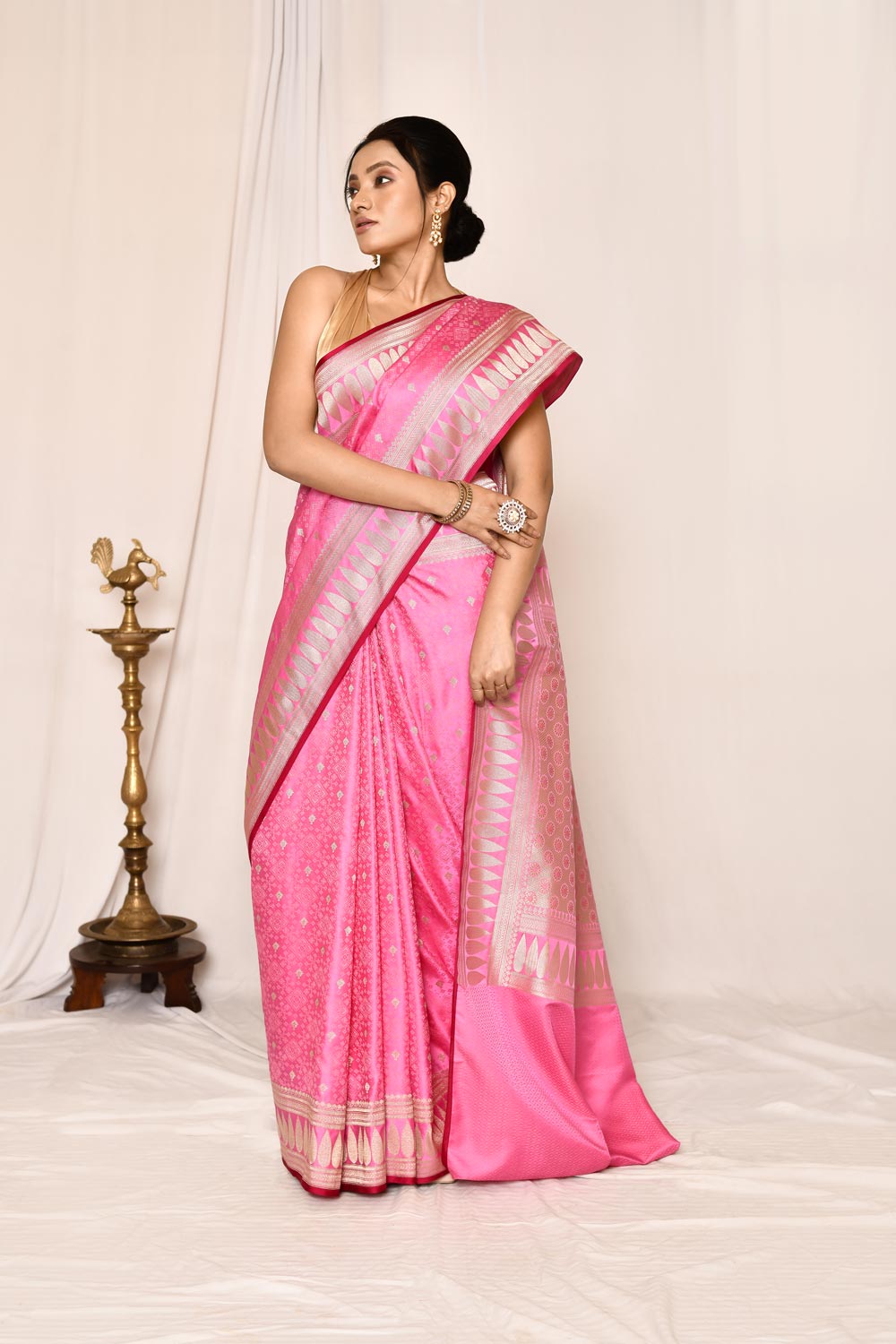 Rose Pink Semi Katan Mushru Satin Banarasi Handloom Saree Rose Pink Semi Katan Mushru Satin Banarasi Handloom Saree