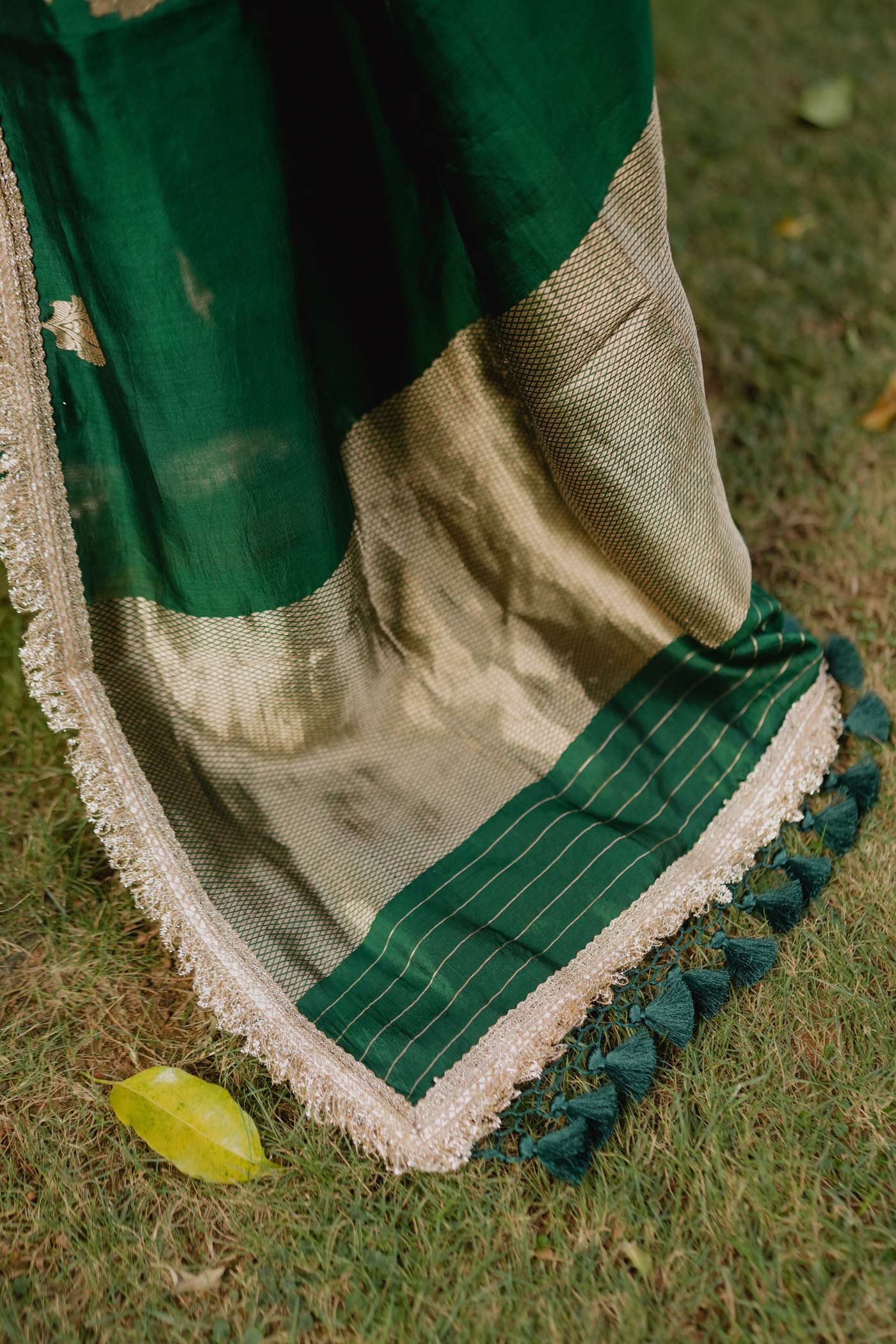 Bottle Green Pure Katan Silk Kadhua Banarasi Handloom Saree Bottle Green Pure Katan Silk Kadhua Banarasi Handloom Saree