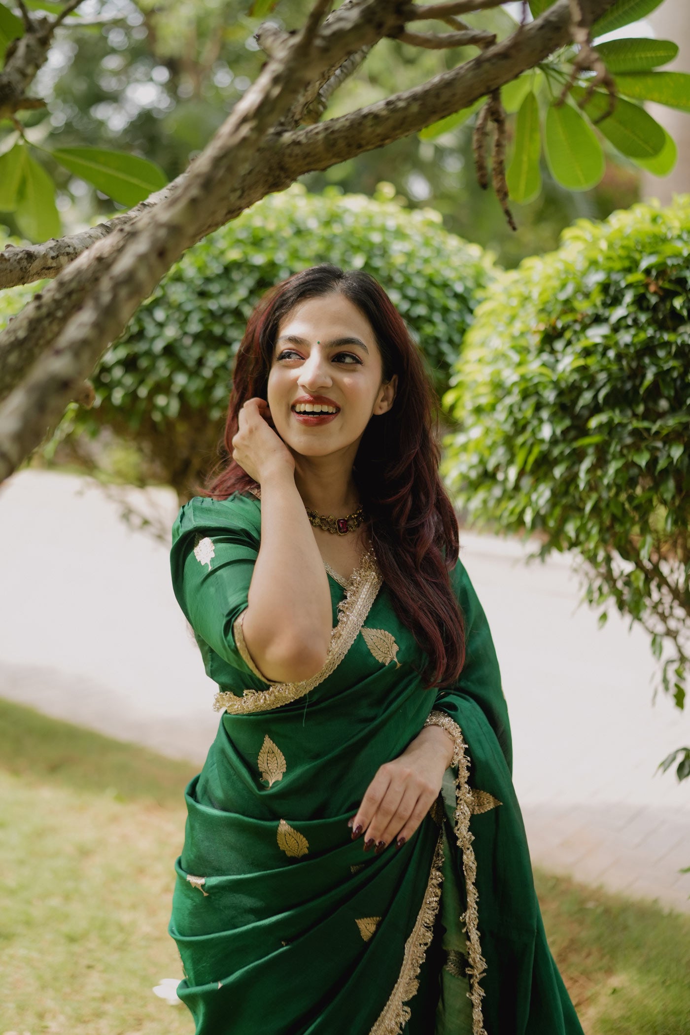 Bottle Green Pure Katan Silk Kadhua Banarasi Handloom Saree Bottle Green Pure Katan Silk Kadhua Banarasi Handloom Saree