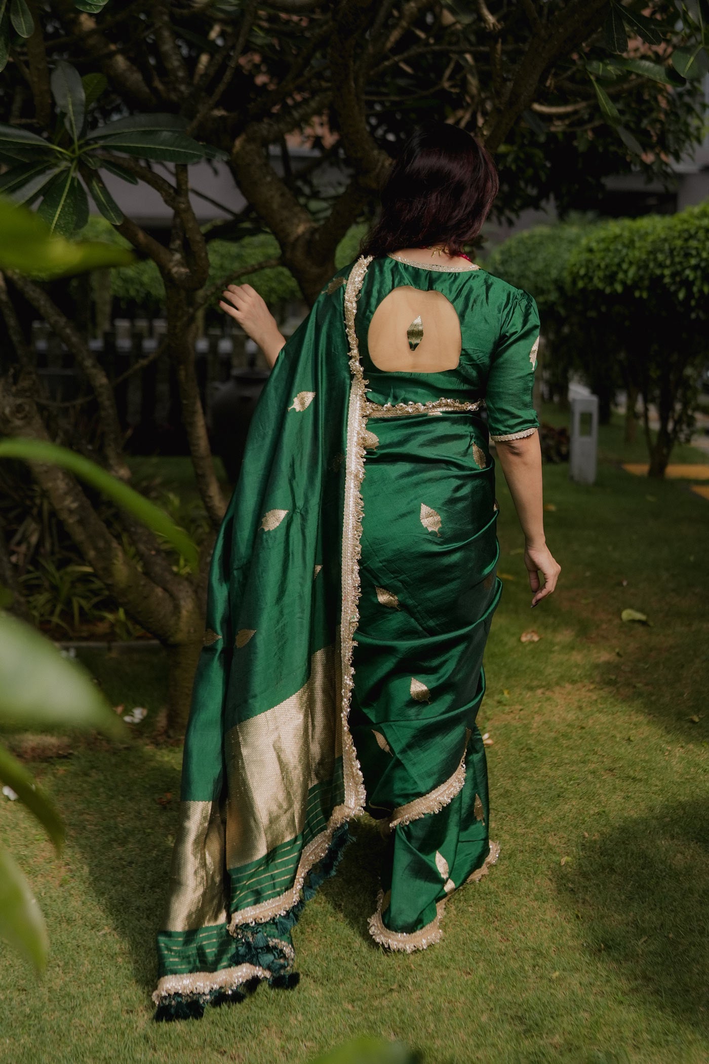Bottle Green Pure Katan Silk Kadhua Banarasi Handloom Saree Bottle Green Pure Katan Silk Kadhua Banarasi Handloom Saree