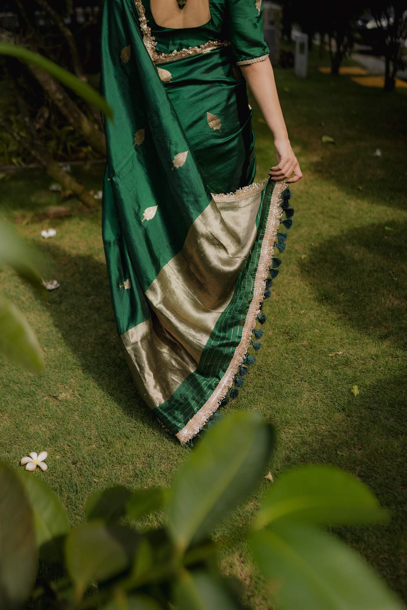 Bottle Green Pure Katan Silk Kadhua Banarasi Handloom Saree Bottle Green Pure Katan Silk Kadhua Banarasi Handloom Saree
