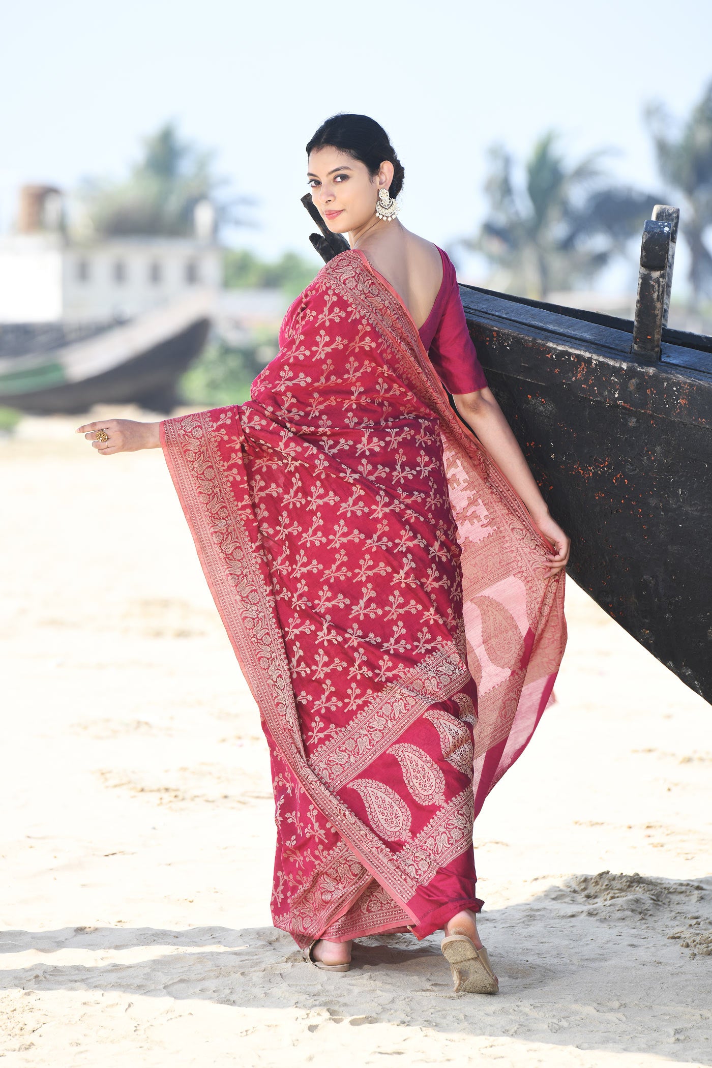'Zaroka' Raspberry Pink Pure Resham Cotton Banarasi Handloom Saree 'Zaroka' Raspberry Pink Pure Resham Cotton Banarasi Handloom Saree