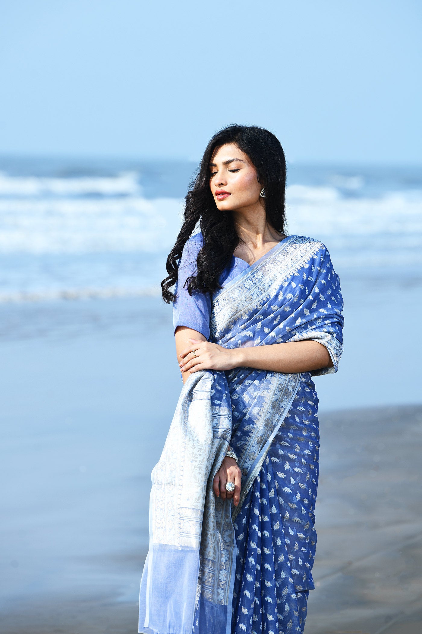 'Zehn-e-Gul' Periwinkle Grey Pure Resham Cotton Silk Banarasi Handloom Saree 'Zehn-e-Gul' Periwinkle Grey Pure Resham Cotton Silk Banarasi Handloom Saree