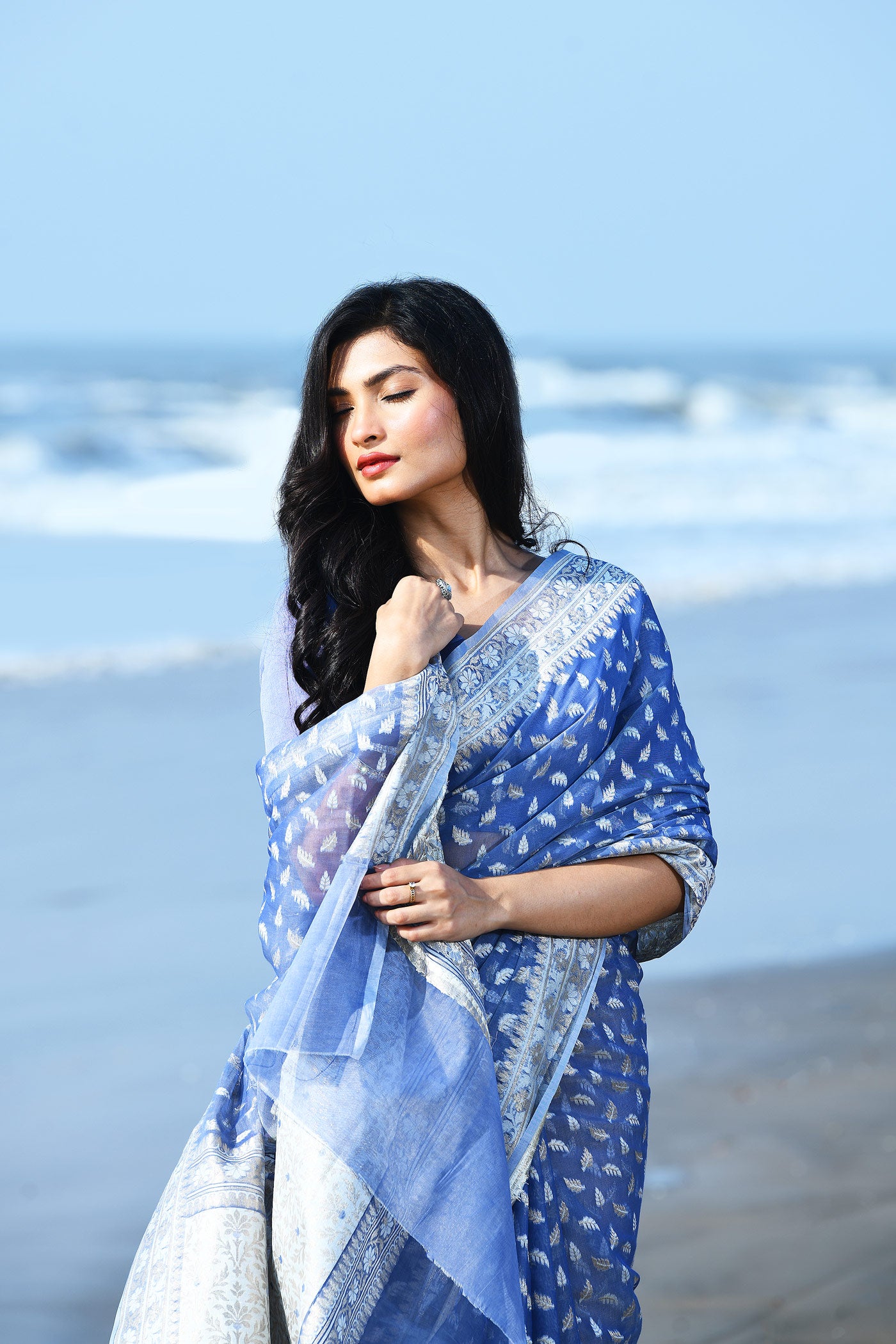 'Zehn-e-Gul' Periwinkle Grey Pure Resham Cotton Silk Banarasi Handloom Saree 'Zehn-e-Gul' Periwinkle Grey Pure Resham Cotton Silk Banarasi Handloom Saree