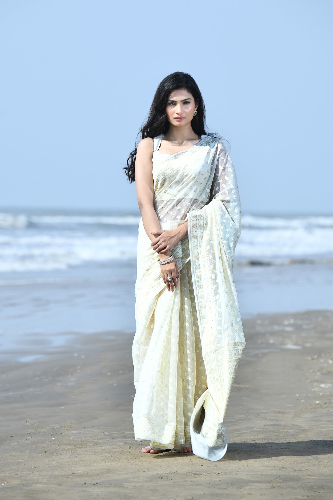 'Zehn-e-Gul' Off-White Pure Resham Cotton Silk Banarasi Handloom Saree 'Zehn-e-Gul' Off-White Pure Resham Cotton Silk Banarasi Handloom Saree