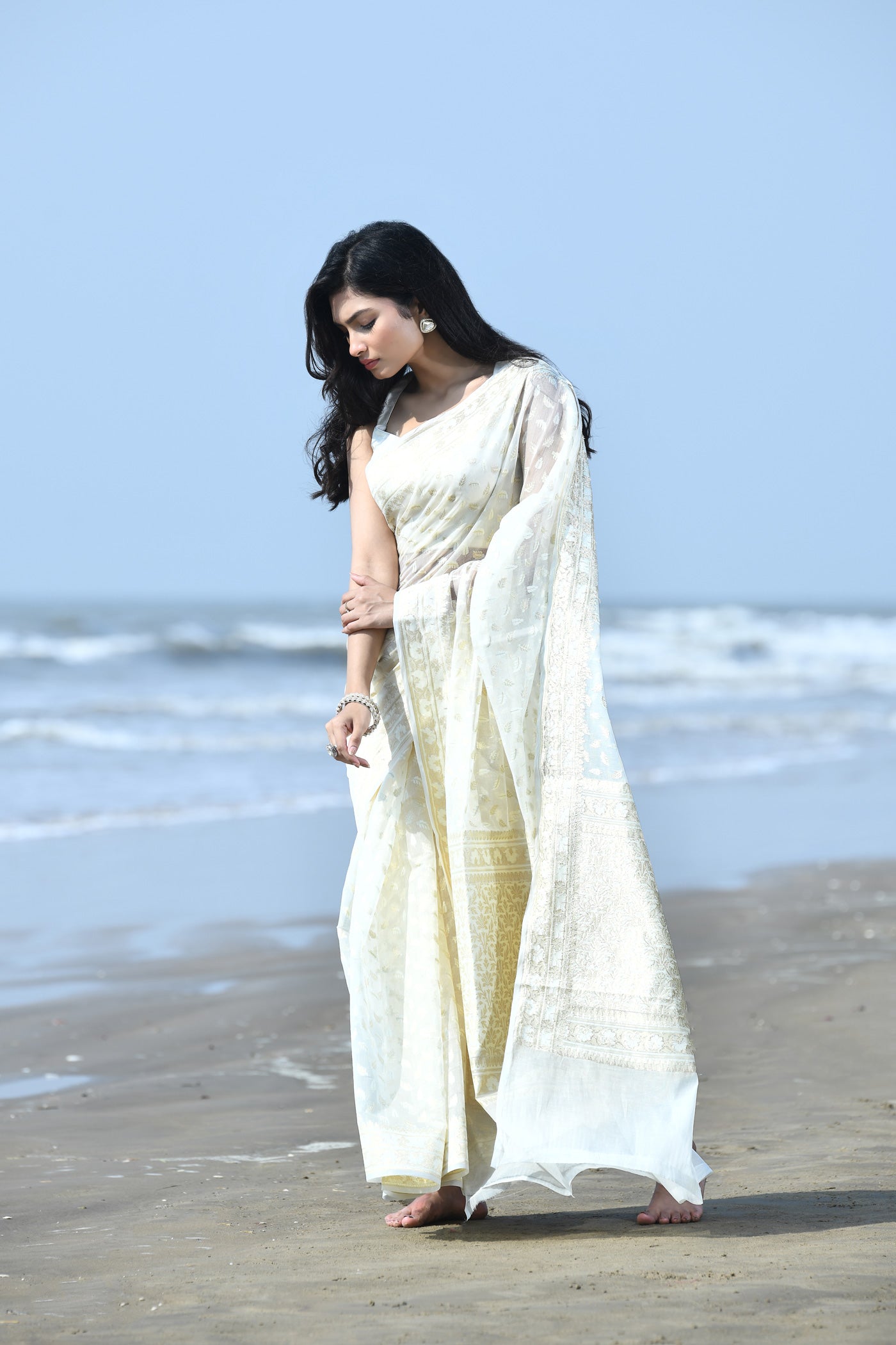 'Zehn-e-Gul' Off-White Pure Resham Cotton Silk Banarasi Handloom Saree 'Zehn-e-Gul' Off-White Pure Resham Cotton Silk Banarasi Handloom Saree