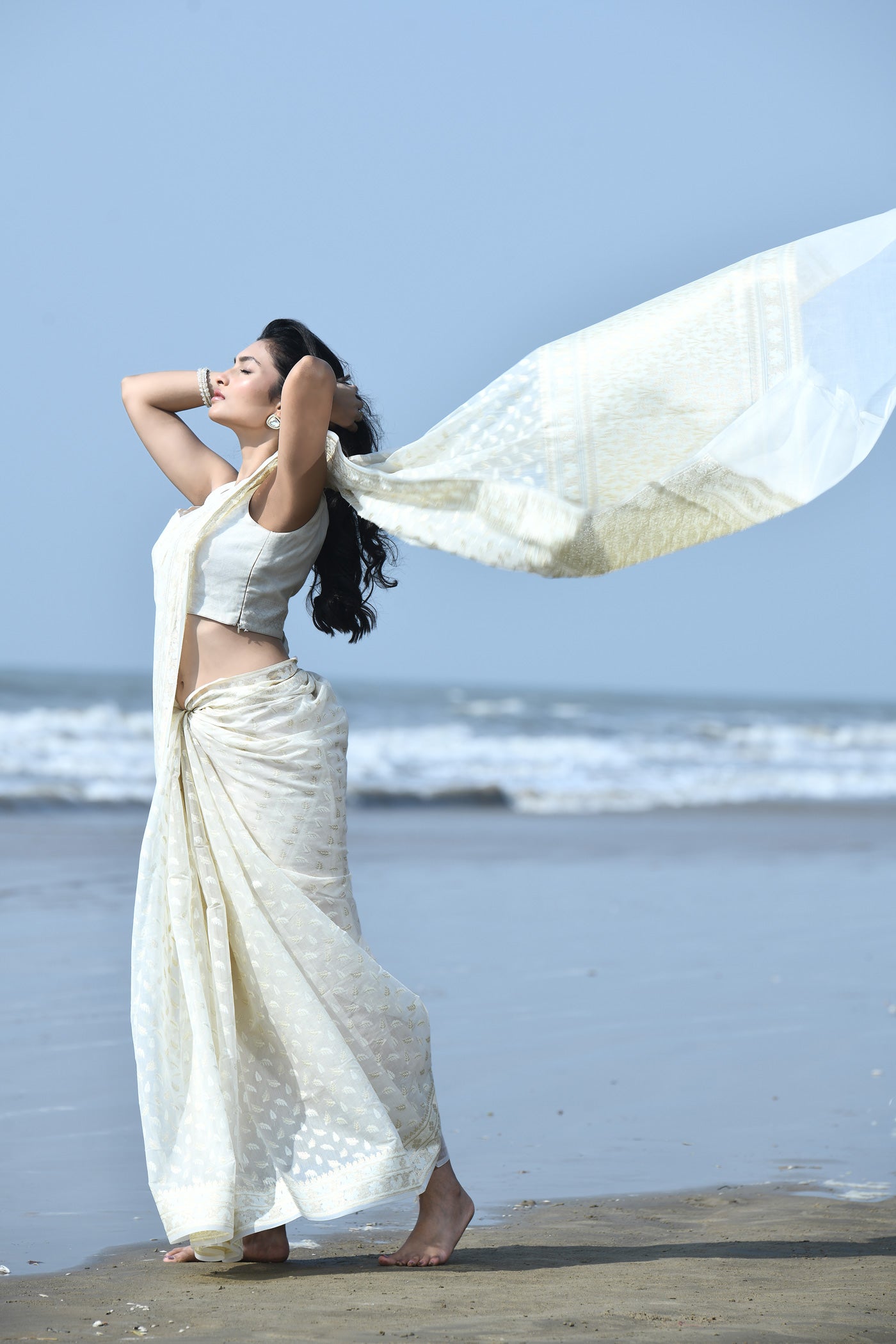'Zehn-e-Gul' Off-White Pure Resham Cotton Silk Banarasi Handloom Saree 'Zehn-e-Gul' Off-White Pure Resham Cotton Silk Banarasi Handloom Saree