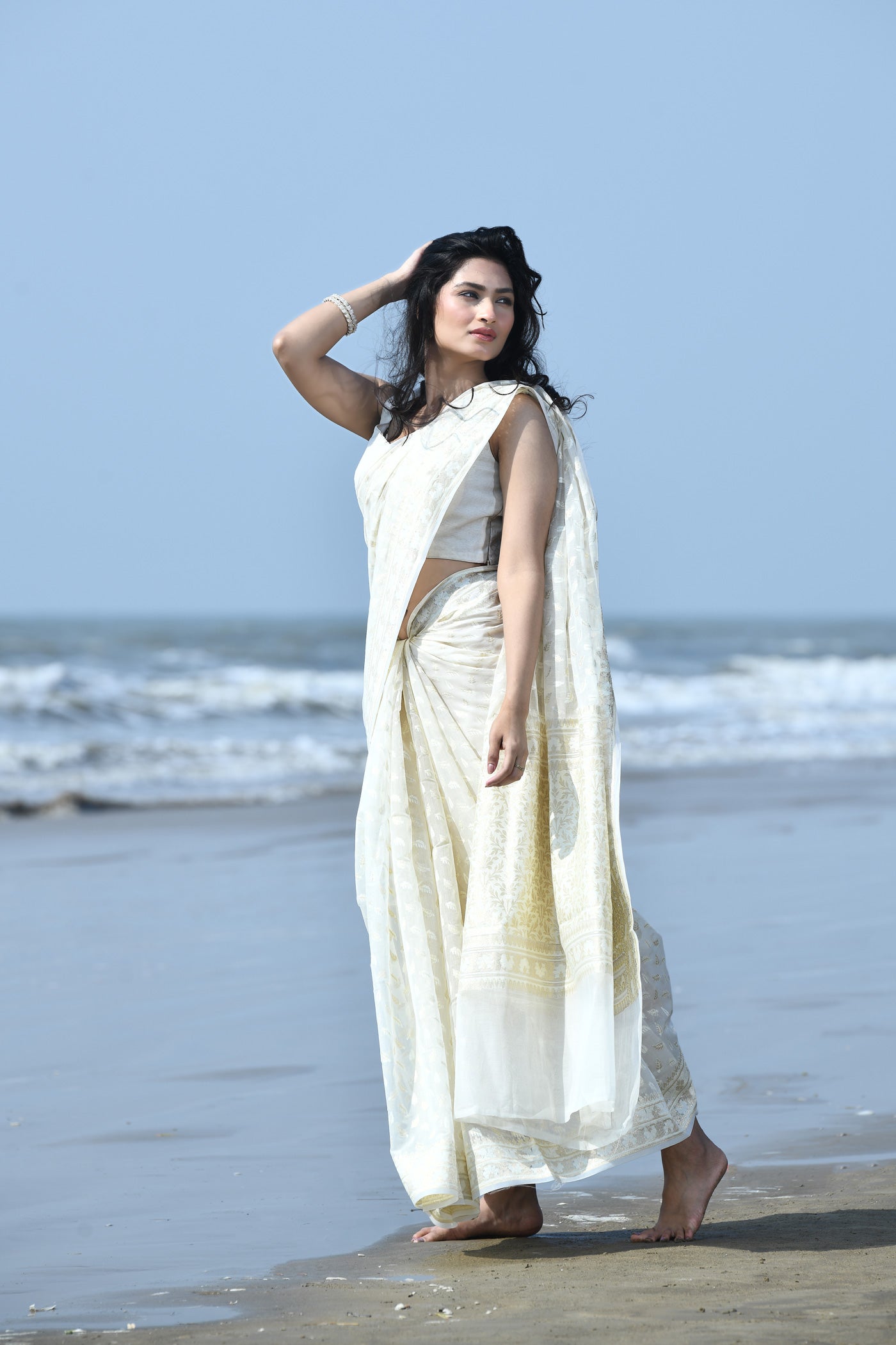'Zehn-e-Gul' Off-White Pure Resham Cotton Silk Banarasi Handloom Saree 'Zehn-e-Gul' Off-White Pure Resham Cotton Silk Banarasi Handloom Saree