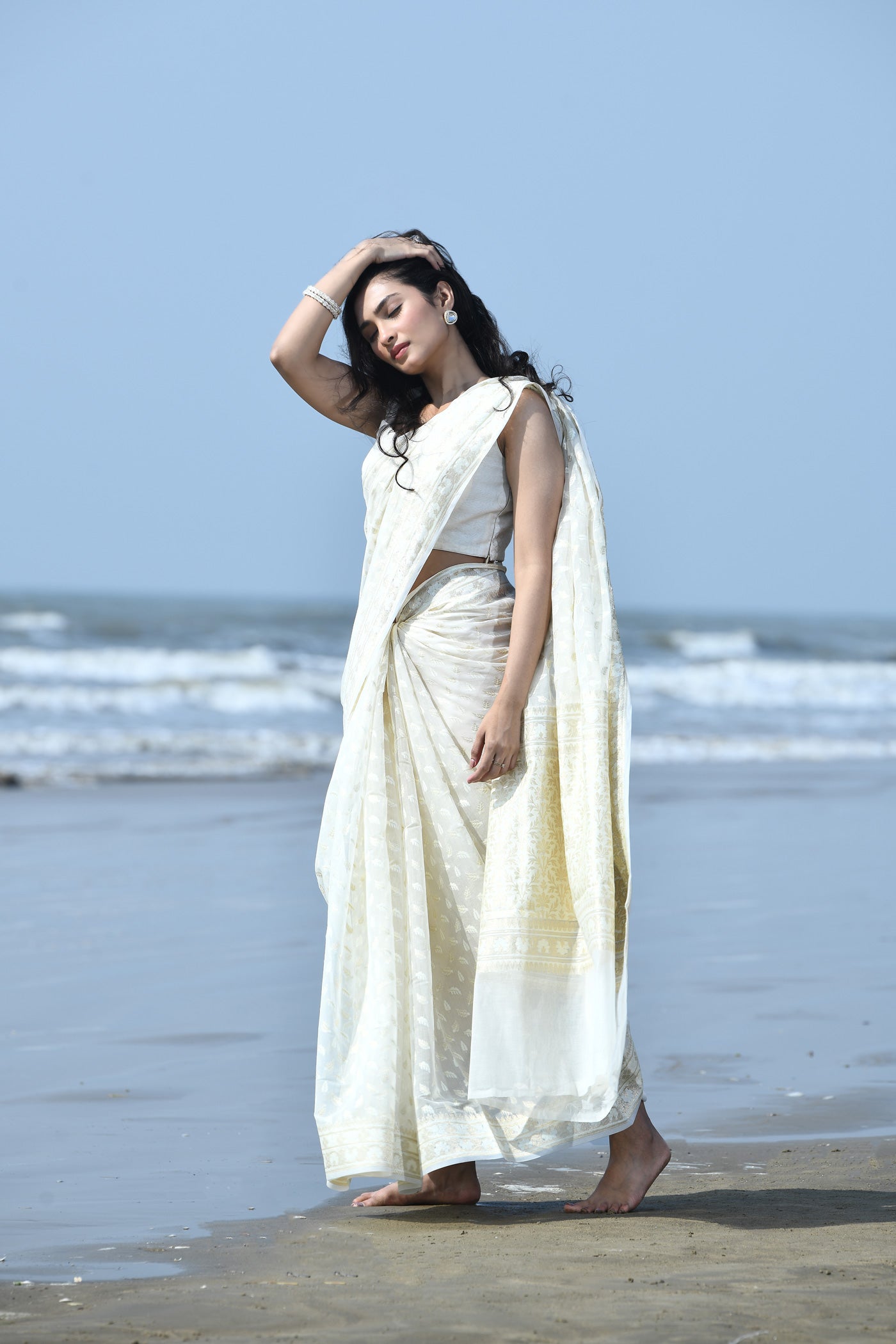 'Zehn-e-Gul' Off-White Pure Resham Cotton Silk Banarasi Handloom Saree 'Zehn-e-Gul' Off-White Pure Resham Cotton Silk Banarasi Handloom Saree