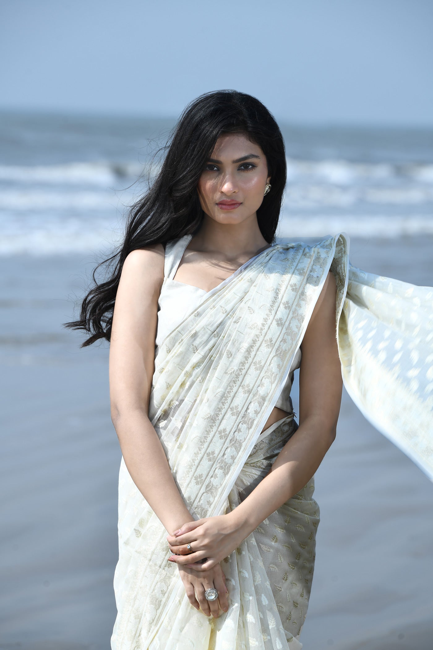 'Zehn-e-Gul' Off-White Pure Resham Cotton Silk Banarasi Handloom Saree 'Zehn-e-Gul' Off-White Pure Resham Cotton Silk Banarasi Handloom Saree