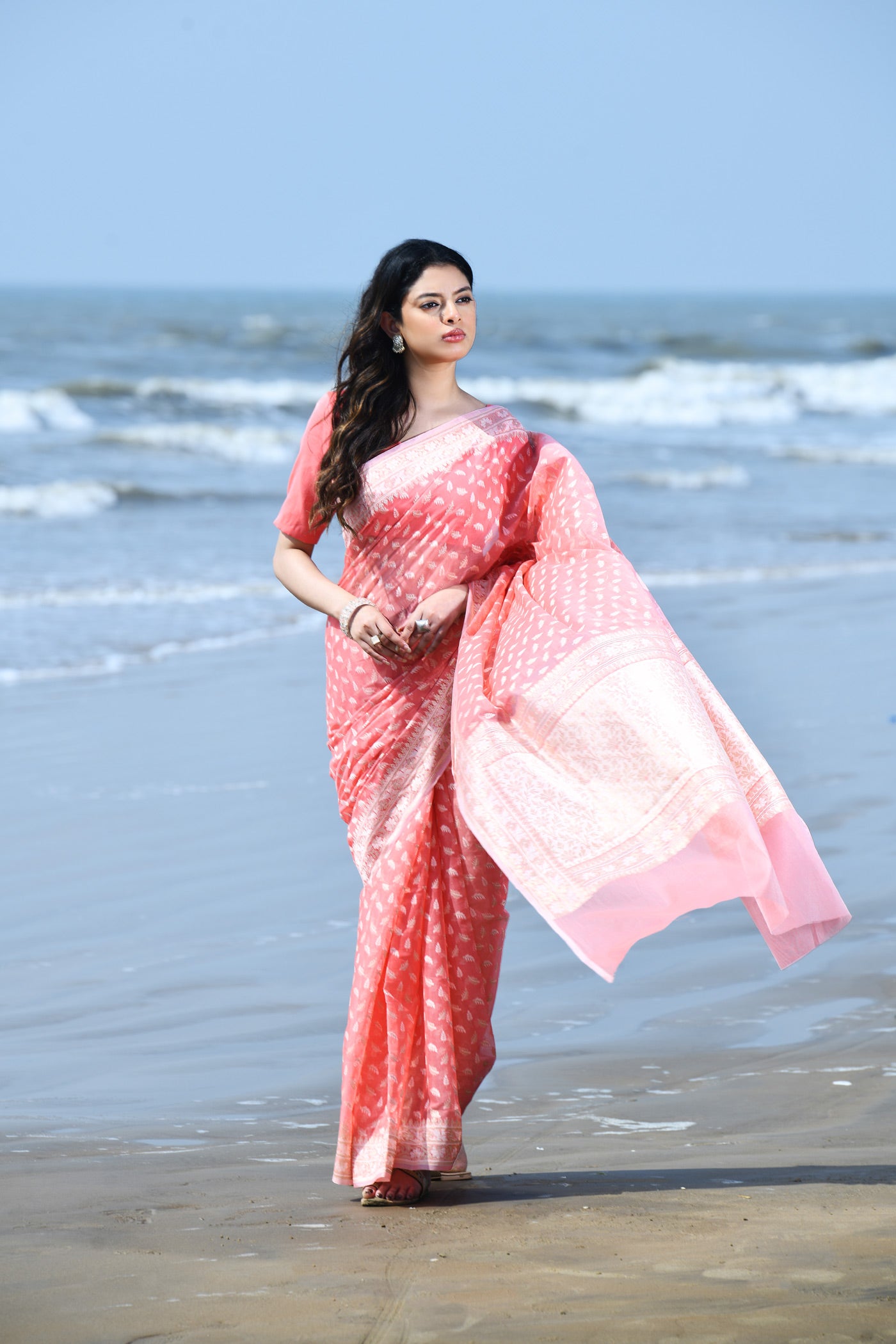 Zehn-e-Gul' Coral Peach Pure Resham Cotton Silk Banarasi Handloom Saree Zehn-e-Gul' Coral Peach Pure Resham Cotton Silk Banarasi Handloom Saree