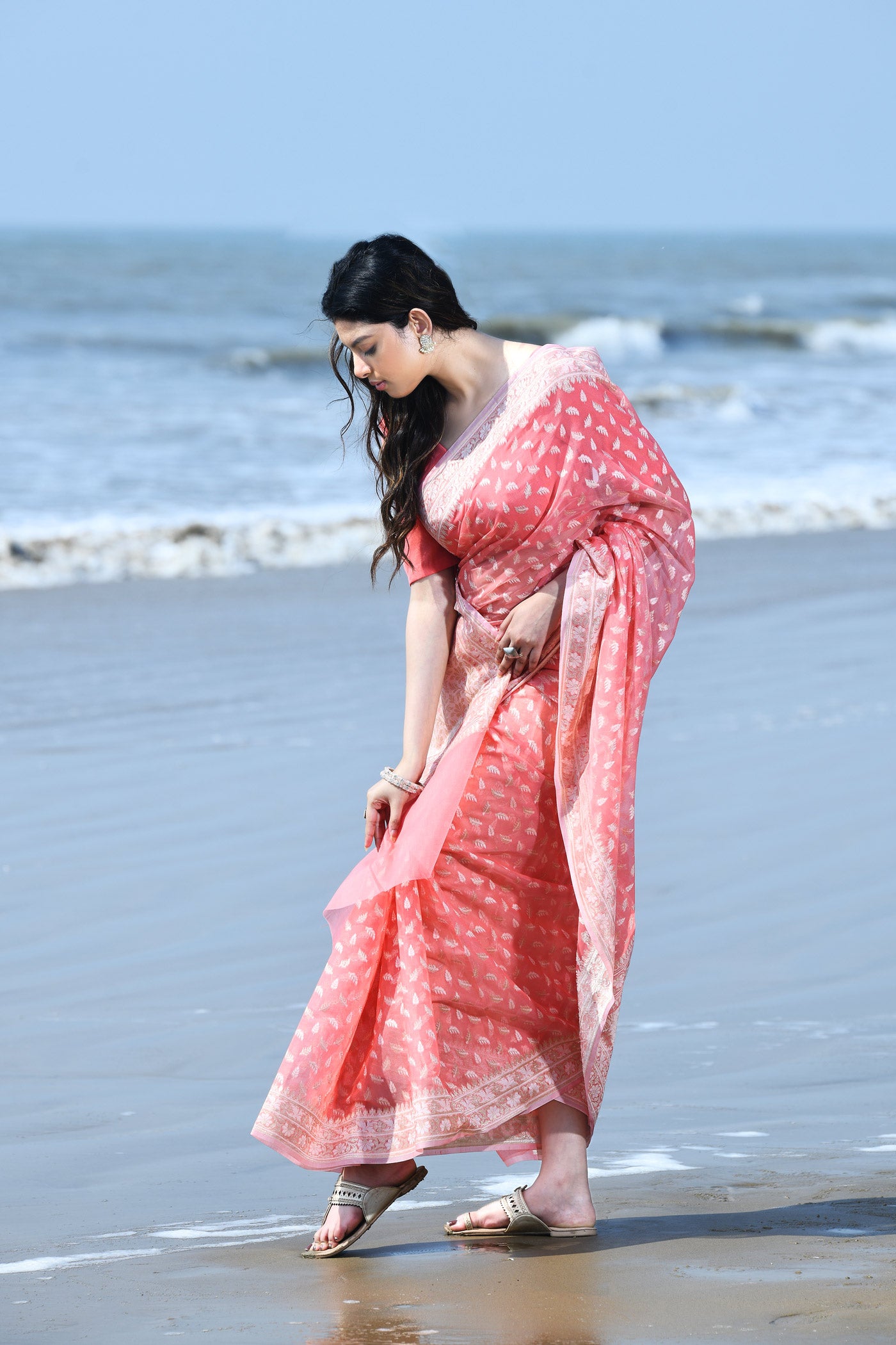 Zehn-e-Gul' Coral Peach Pure Resham Cotton Silk Banarasi Handloom Saree Zehn-e-Gul' Coral Peach Pure Resham Cotton Silk Banarasi Handloom Saree