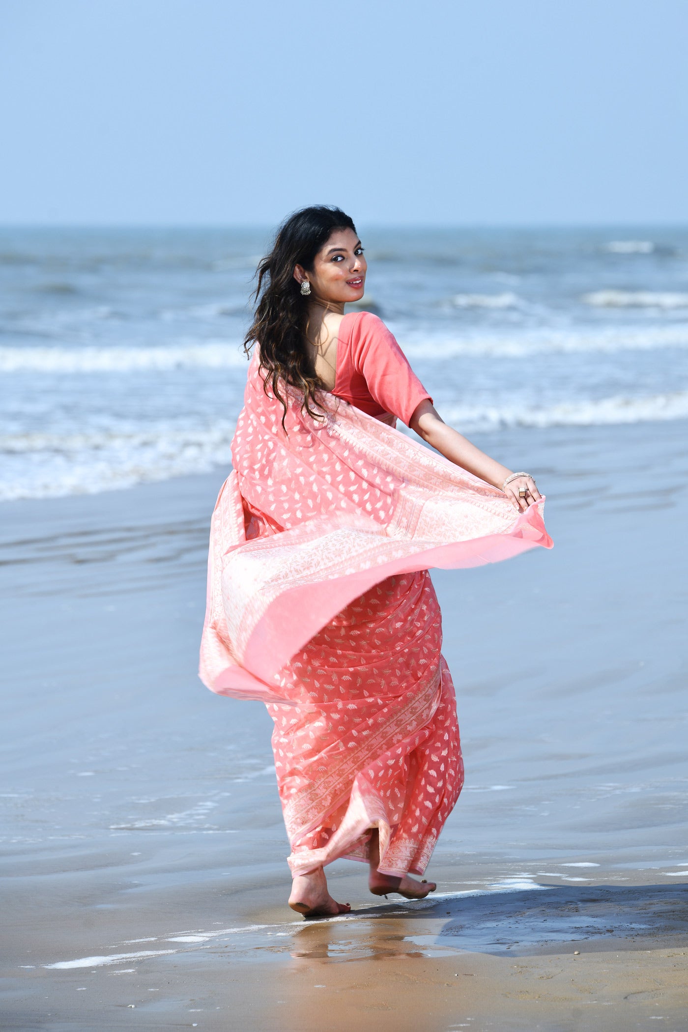 Zehn-e-Gul' Coral Peach Pure Resham Cotton Silk Banarasi Handloom Saree Zehn-e-Gul' Coral Peach Pure Resham Cotton Silk Banarasi Handloom Saree