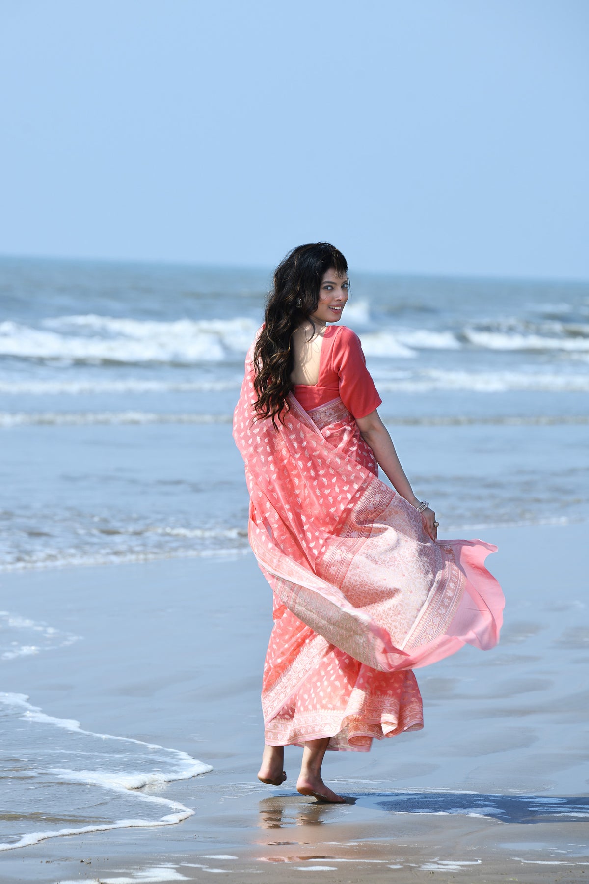 Zehn-e-Gul' Coral Peach Pure Resham Cotton Silk Banarasi Handloom Saree