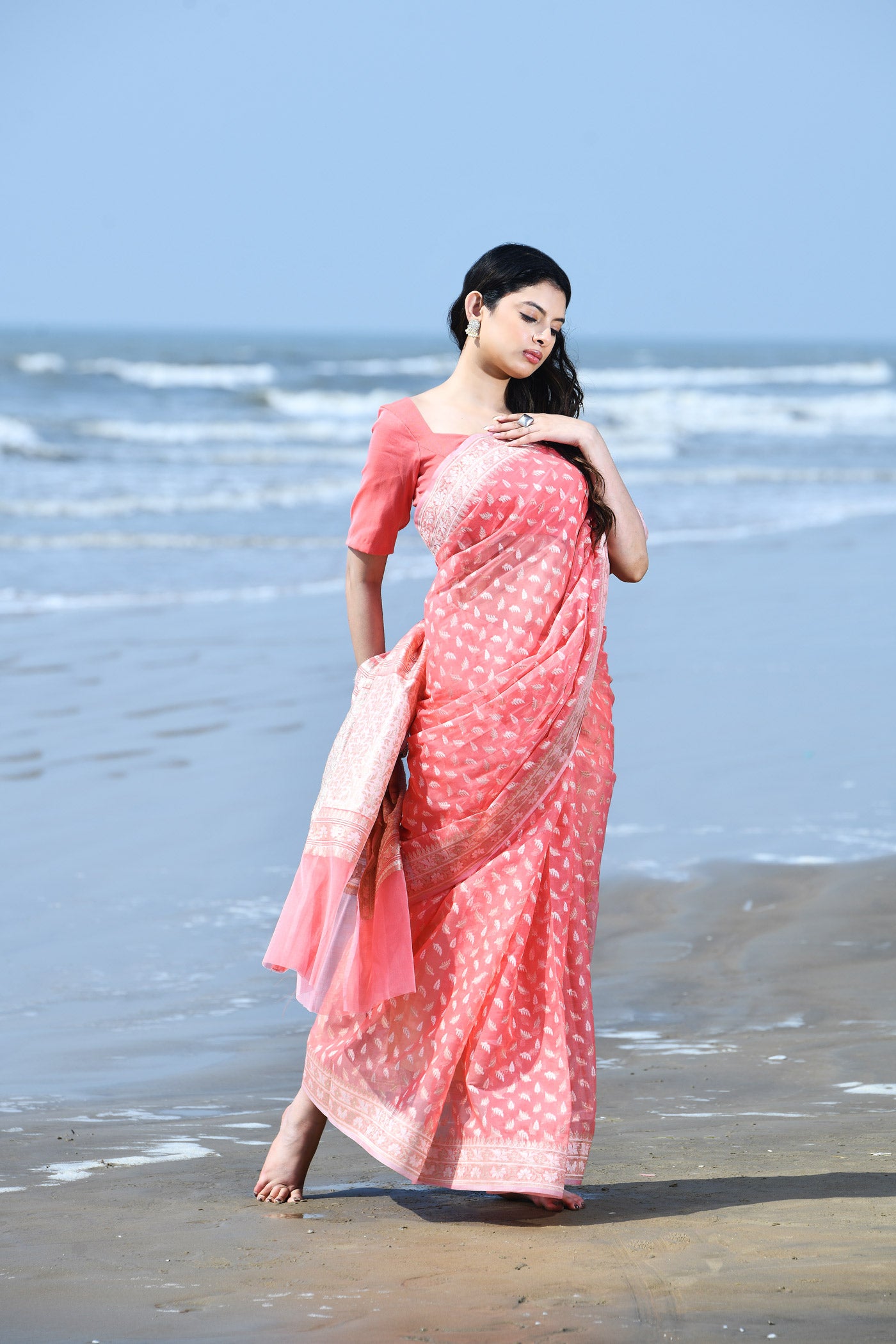 Zehn-e-Gul' Coral Peach Pure Resham Cotton Silk Banarasi Handloom Saree Zehn-e-Gul' Coral Peach Pure Resham Cotton Silk Banarasi Handloom Saree
