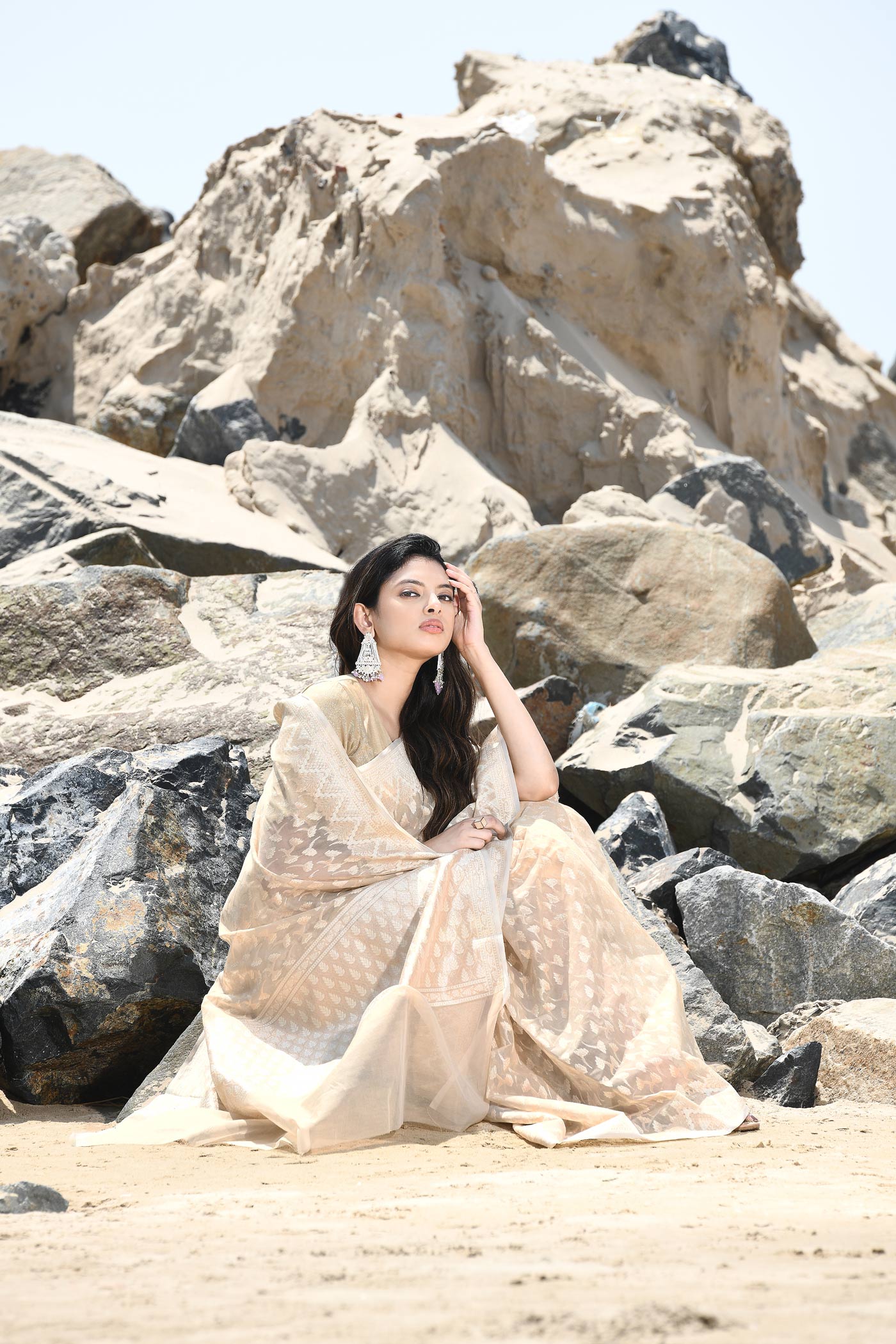 'Mehfil-e-Rang' Beige Tussar Pure Resham Cotton Silk Banarasi Handloom Saree 'Mehfil-e-Rang' Beige Tussar Pure Resham Cotton Silk Banarasi Handloom Saree