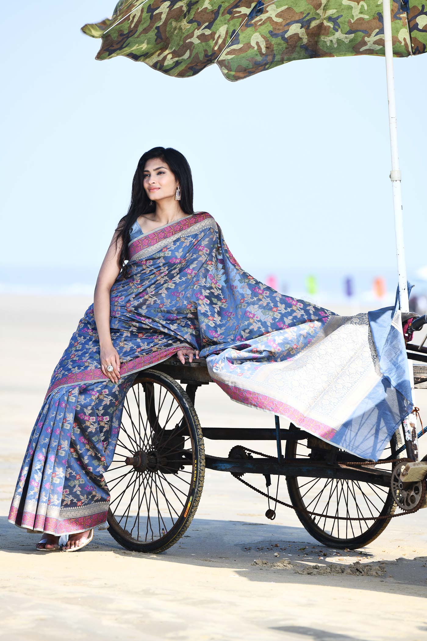 'Gulnaar' Grey Pure Resham Cotton Alfi Jaal Tilfi Border Banarasi Handloom Saree 'Gulnaar' Grey Pure Resham Cotton Alfi Jaal Tilfi Border Banarasi Handloom Saree