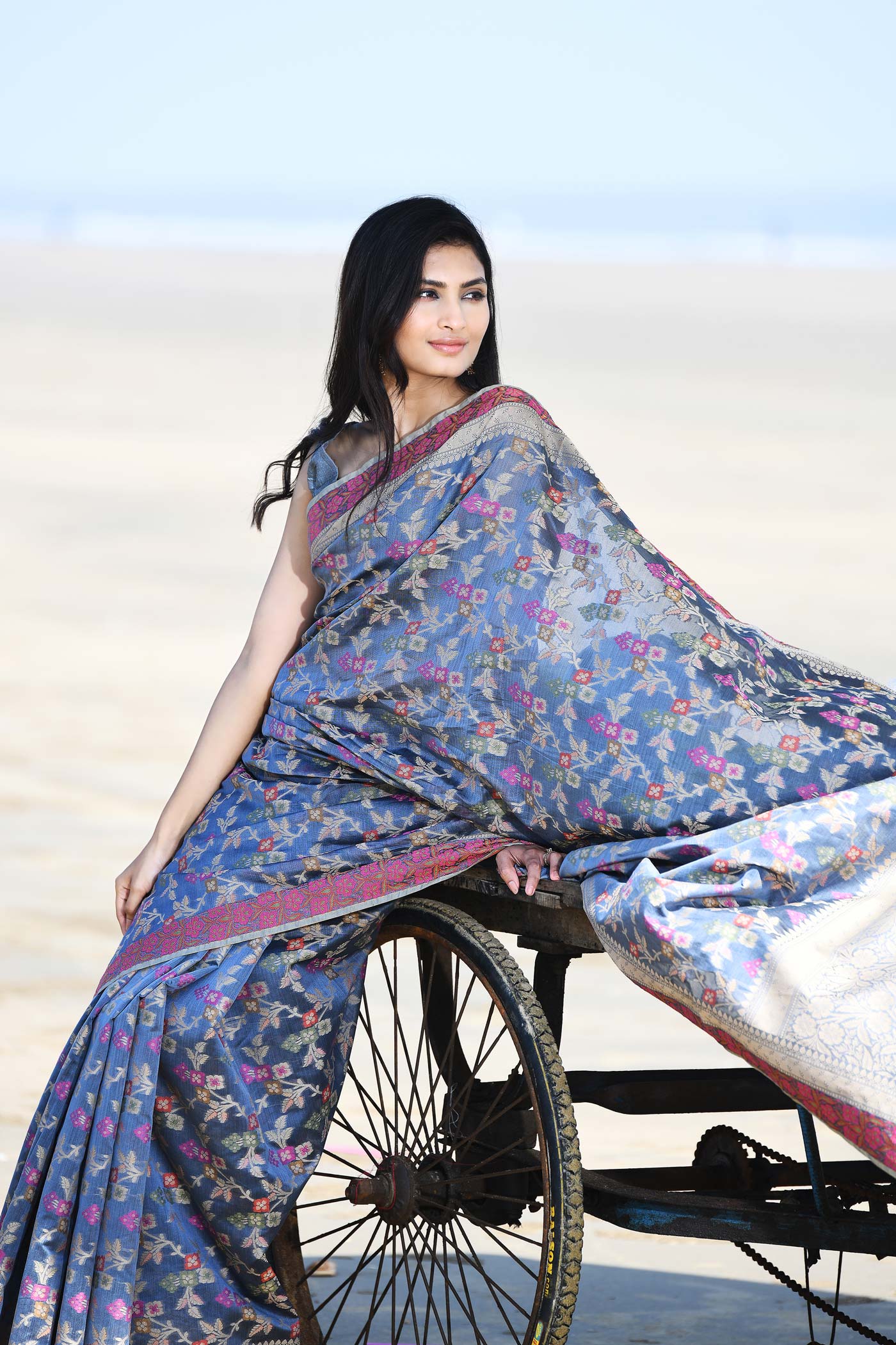 'Gulnaar' Grey Pure Resham Cotton Alfi Jaal Tilfi Border Banarasi Handloom Saree 'Gulnaar' Grey Pure Resham Cotton Alfi Jaal Tilfi Border Banarasi Handloom Saree