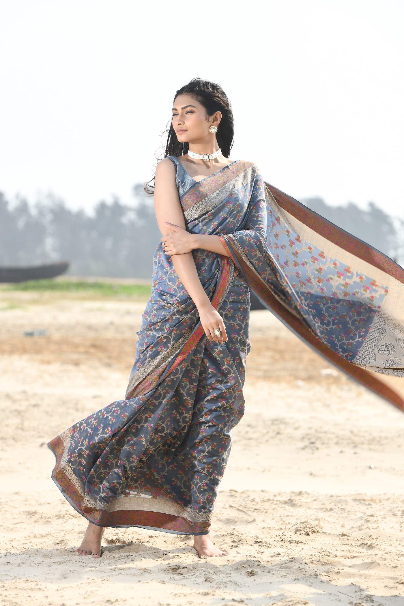 'Nazaakat' Grey Pure Resham Cotton Alfi Jaal Tilfi Border Pure Banarasi Handloom Saree 'Nazaakat' Grey Pure Resham Cotton Alfi Jaal Tilfi Border Pure Banarasi Handloom Saree