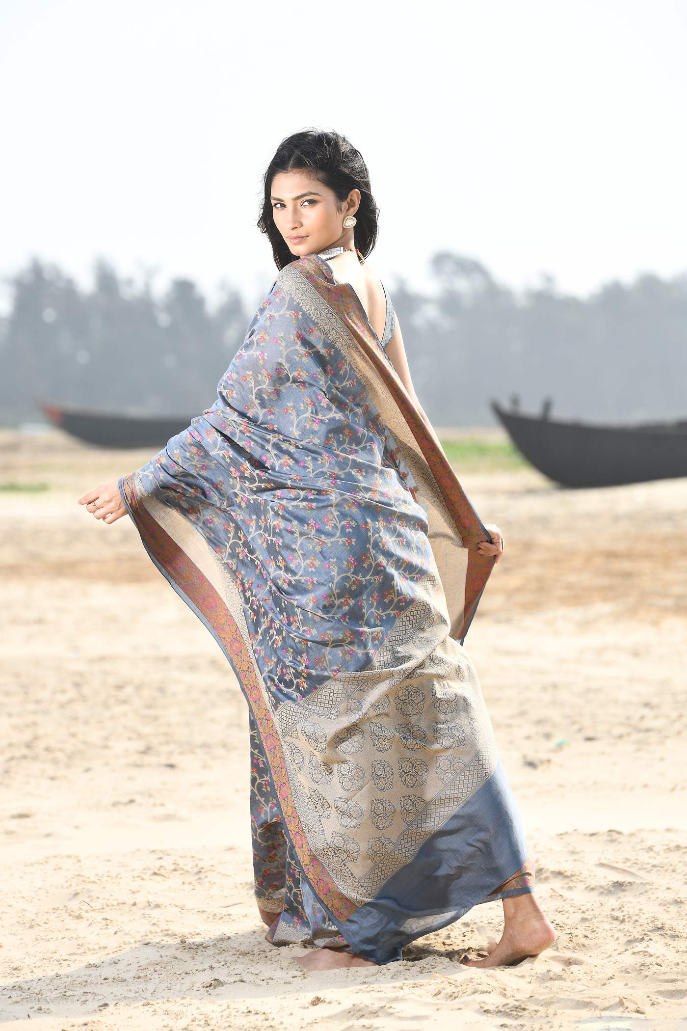 'Nazaakat' Grey Pure Resham Cotton Alfi Jaal Tilfi Border Pure Banarasi Handloom Saree 'Nazaakat' Grey Pure Resham Cotton Alfi Jaal Tilfi Border Pure Banarasi Handloom Saree