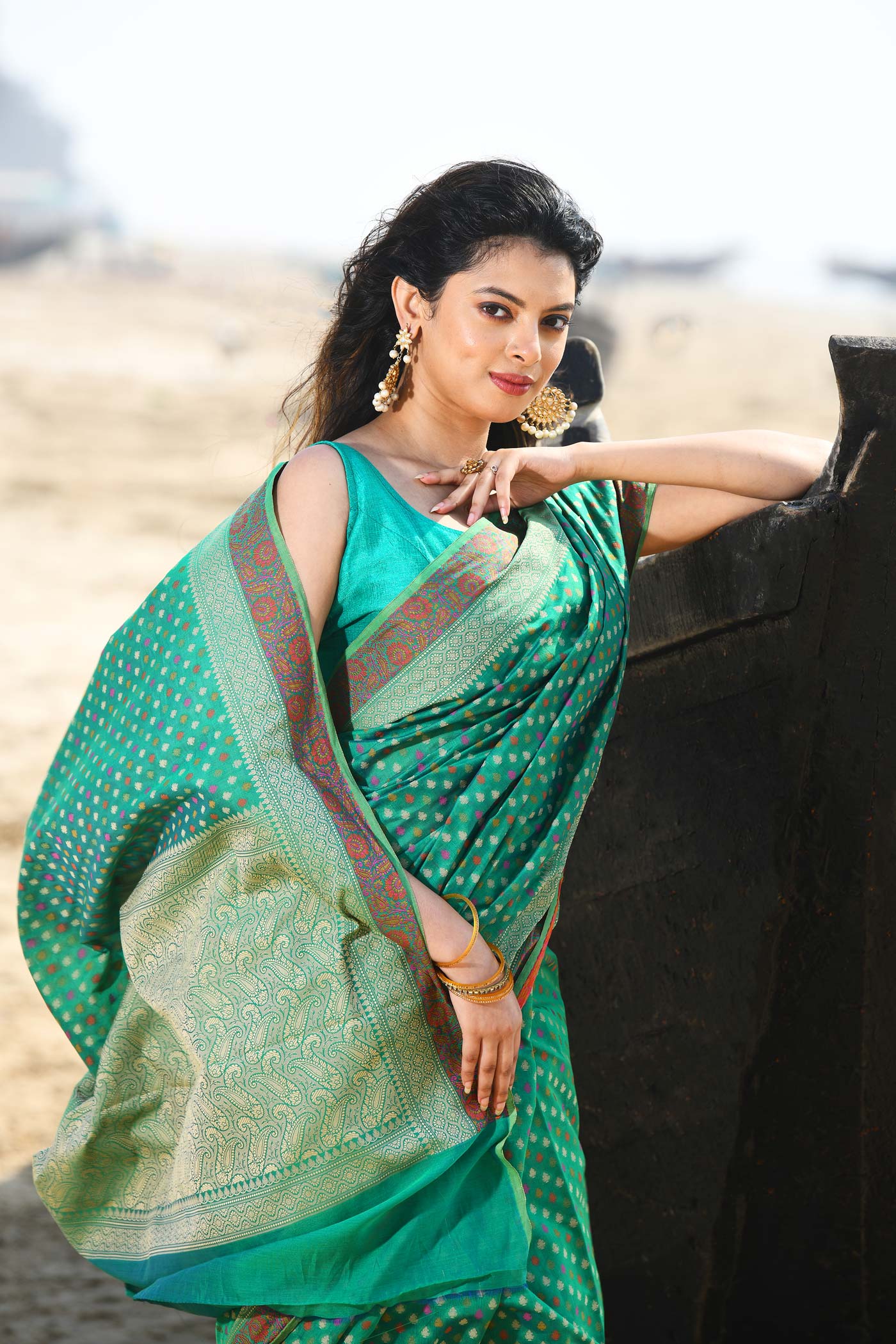 'Shabnam' Green Pure Resham Cotton Alfi Booti Tilfi Border Banarasi Handloom Saree 'Shabnam' Green Pure Resham Cotton Alfi Booti Tilfi Border Banarasi Handloom Saree