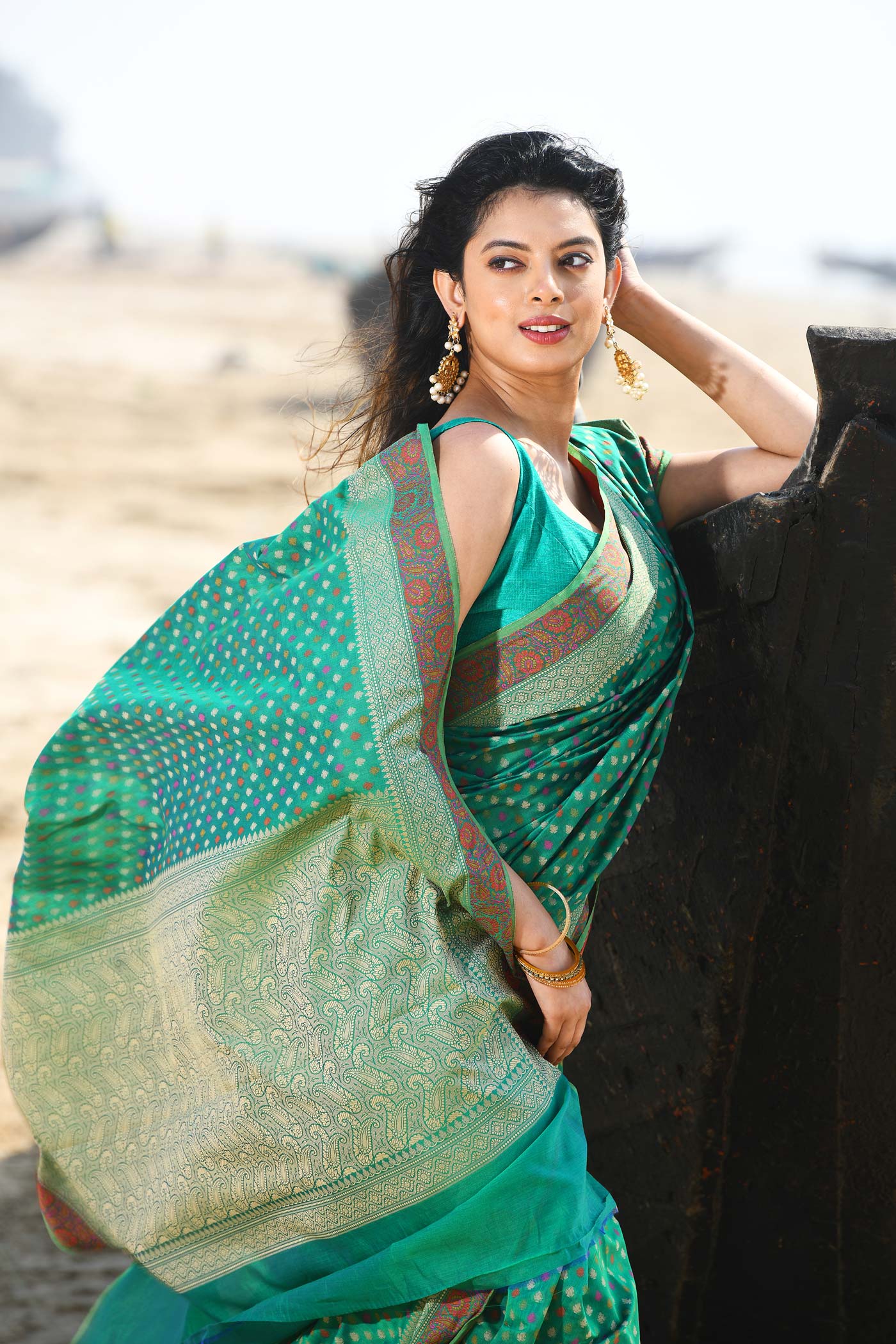 'Shabnam' Green Pure Resham Cotton Alfi Booti Tilfi Border Banarasi Handloom Saree 'Shabnam' Green Pure Resham Cotton Alfi Booti Tilfi Border Banarasi Handloom Saree