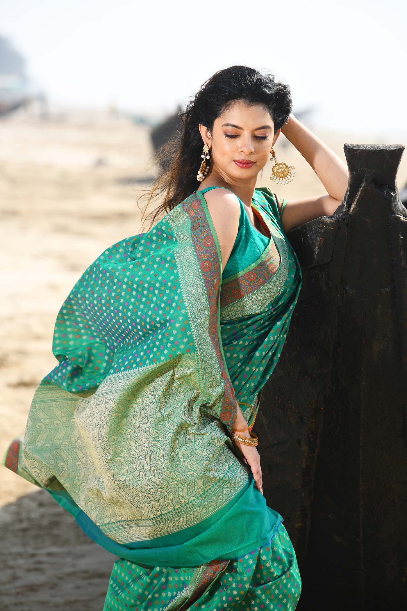 'Shabnam' Green Pure Resham Cotton Alfi Booti Tilfi Border Banarasi Handloom Saree 'Shabnam' Green Pure Resham Cotton Alfi Booti Tilfi Border Banarasi Handloom Saree