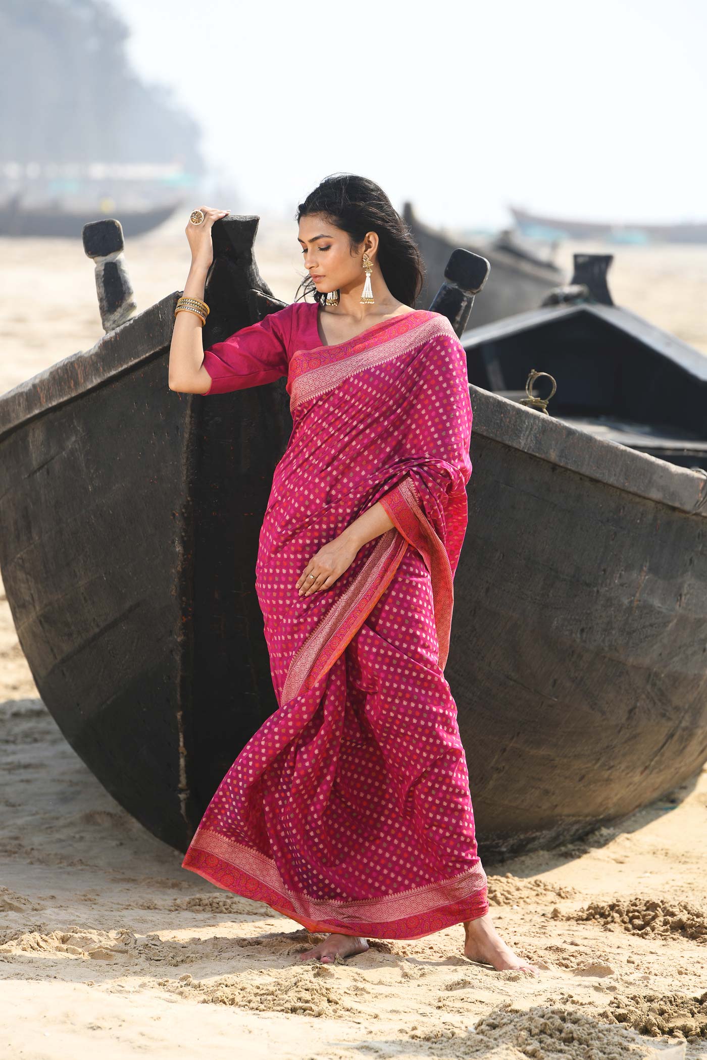 'Shabnam' Magenta Rose Pure Resham Cotton Alfi Booti Tilfi Border Banarasi Handloom Saree 'Shabnam' Magenta Rose Pure Resham Cotton Alfi Booti Tilfi Border Banarasi Handloom Saree