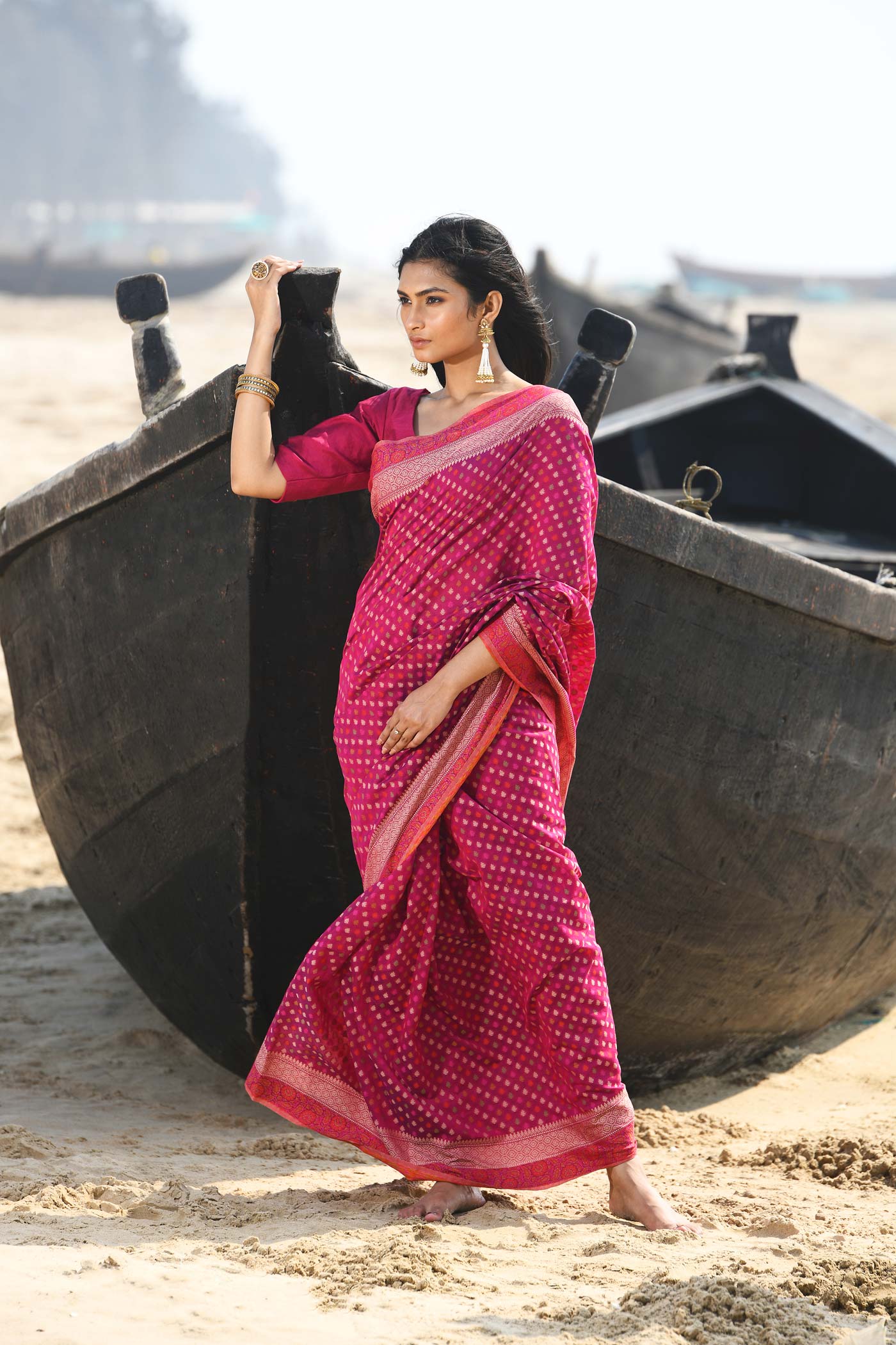 'Shabnam' Magenta Rose Pure Resham Cotton Alfi Booti Tilfi Border Banarasi Handloom Saree 'Shabnam' Magenta Rose Pure Resham Cotton Alfi Booti Tilfi Border Banarasi Handloom Saree