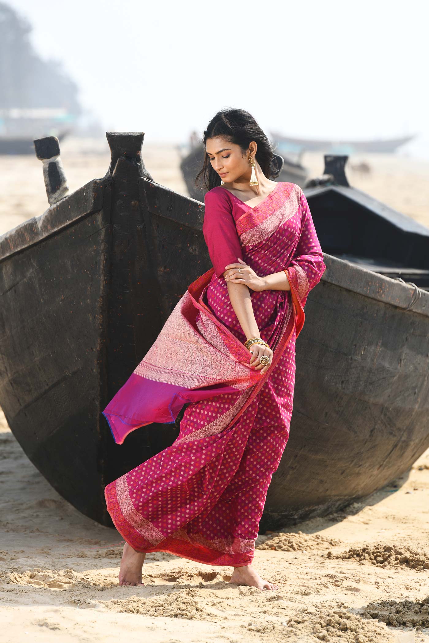 'Shabnam' Magenta Rose Pure Resham Cotton Alfi Booti Tilfi Border Banarasi Handloom Saree 'Shabnam' Magenta Rose Pure Resham Cotton Alfi Booti Tilfi Border Banarasi Handloom Saree