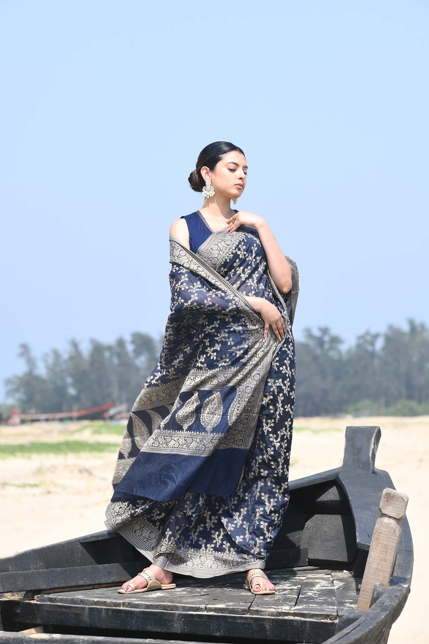 'Zaroka' Navy Blue Pure Resham Cotton Banarasi Handloom Saree 'Zaroka' Navy Blue Pure Resham Cotton Banarasi Handloom Saree