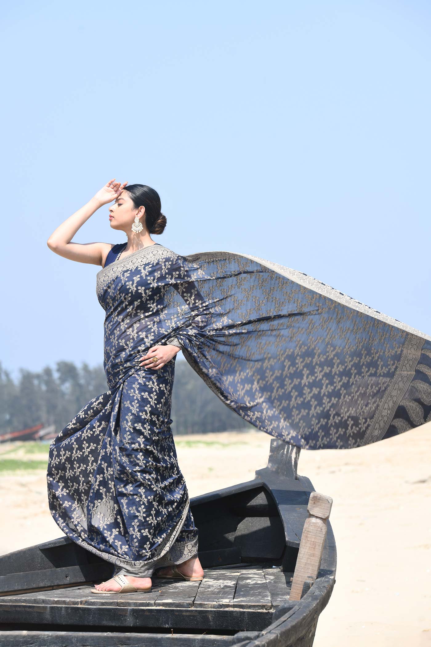 'Zaroka' Navy Blue Pure Resham Cotton Banarasi Handloom Saree 'Zaroka' Navy Blue Pure Resham Cotton Banarasi Handloom Saree