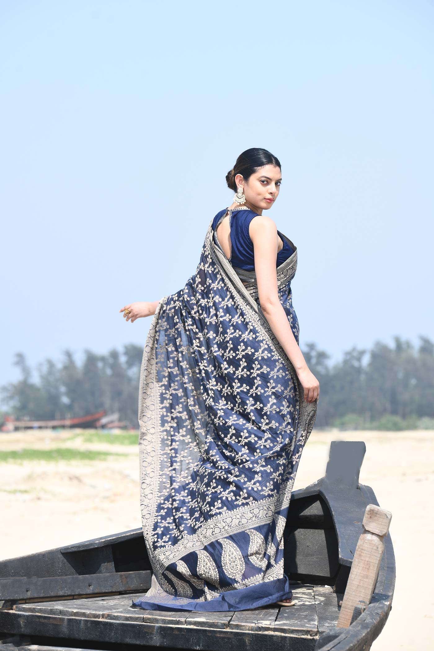 'Zaroka' Navy Blue Pure Resham Cotton Banarasi Handloom Saree 'Zaroka' Navy Blue Pure Resham Cotton Banarasi Handloom Saree