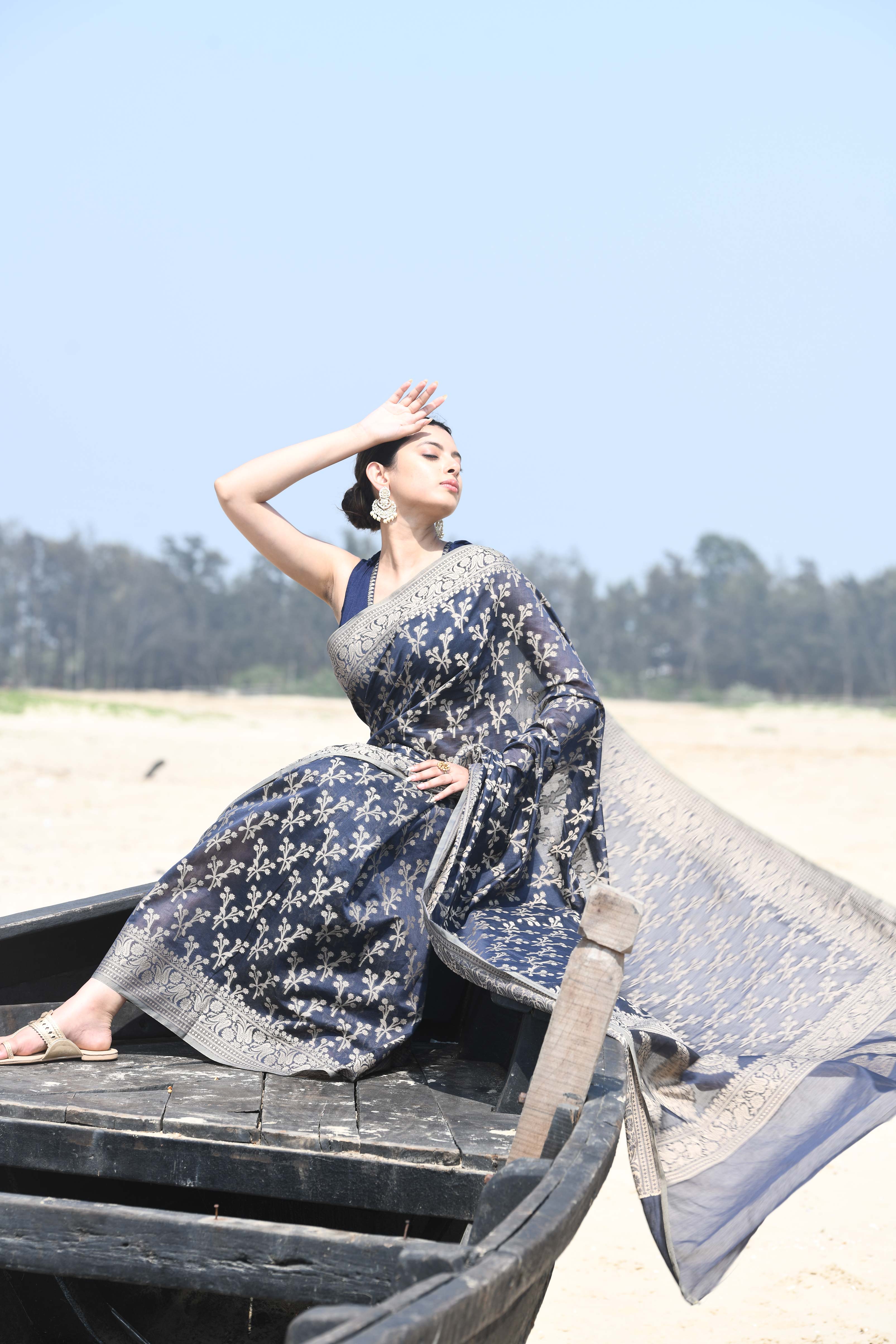 'Zaroka' Navy Blue Pure Resham Cotton Banarasi Handloom Saree 'Zaroka' Navy Blue Pure Resham Cotton Banarasi Handloom Saree