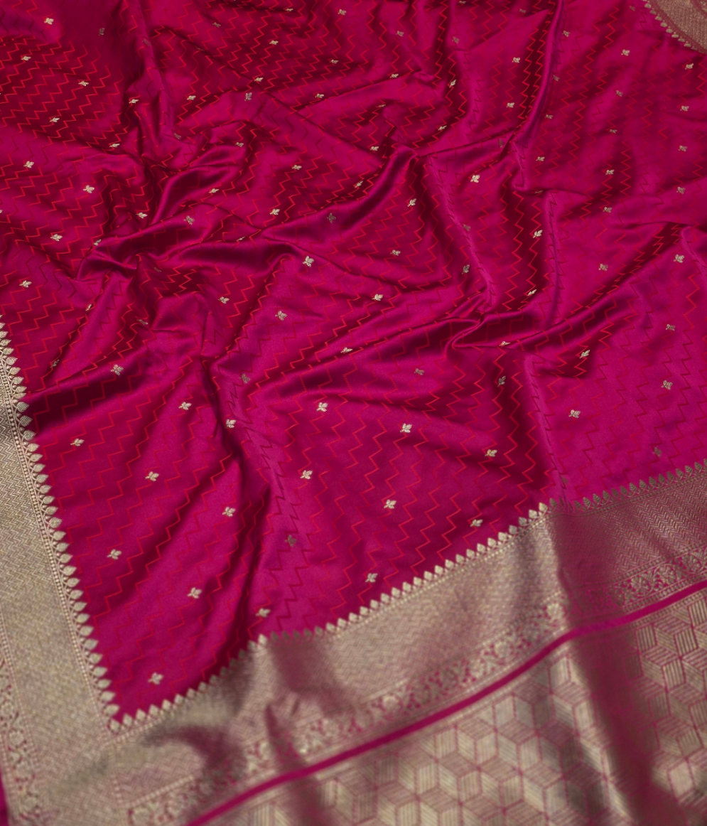 Raspberry Pink Red Mushru Banarasi Handloom Saree Raspberry Pink Red Mushru Banarasi Handloom Saree