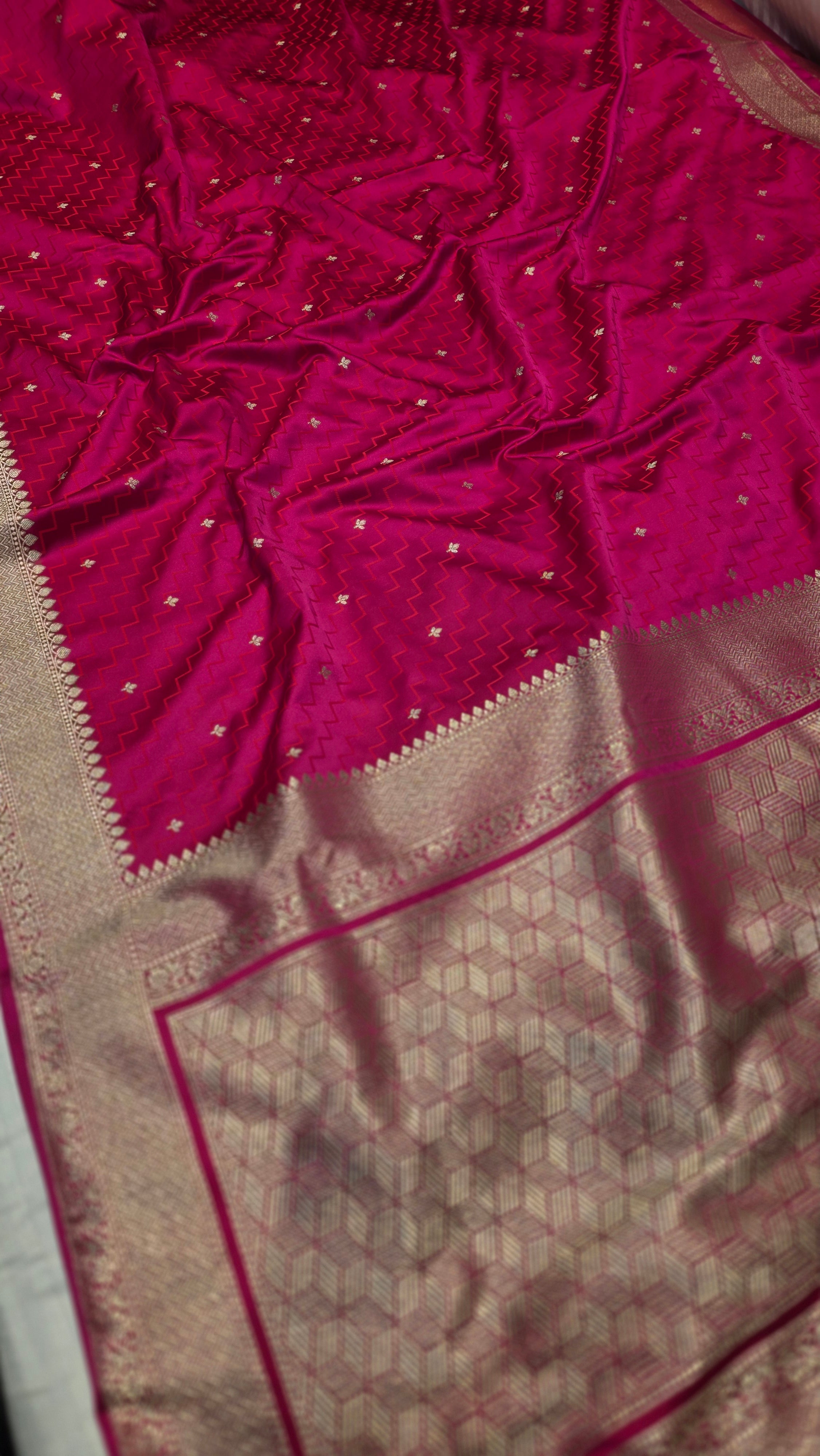 Raspberry Pink Red Mushru Banarasi Handloom Saree Raspberry Pink Red Mushru Banarasi Handloom Saree