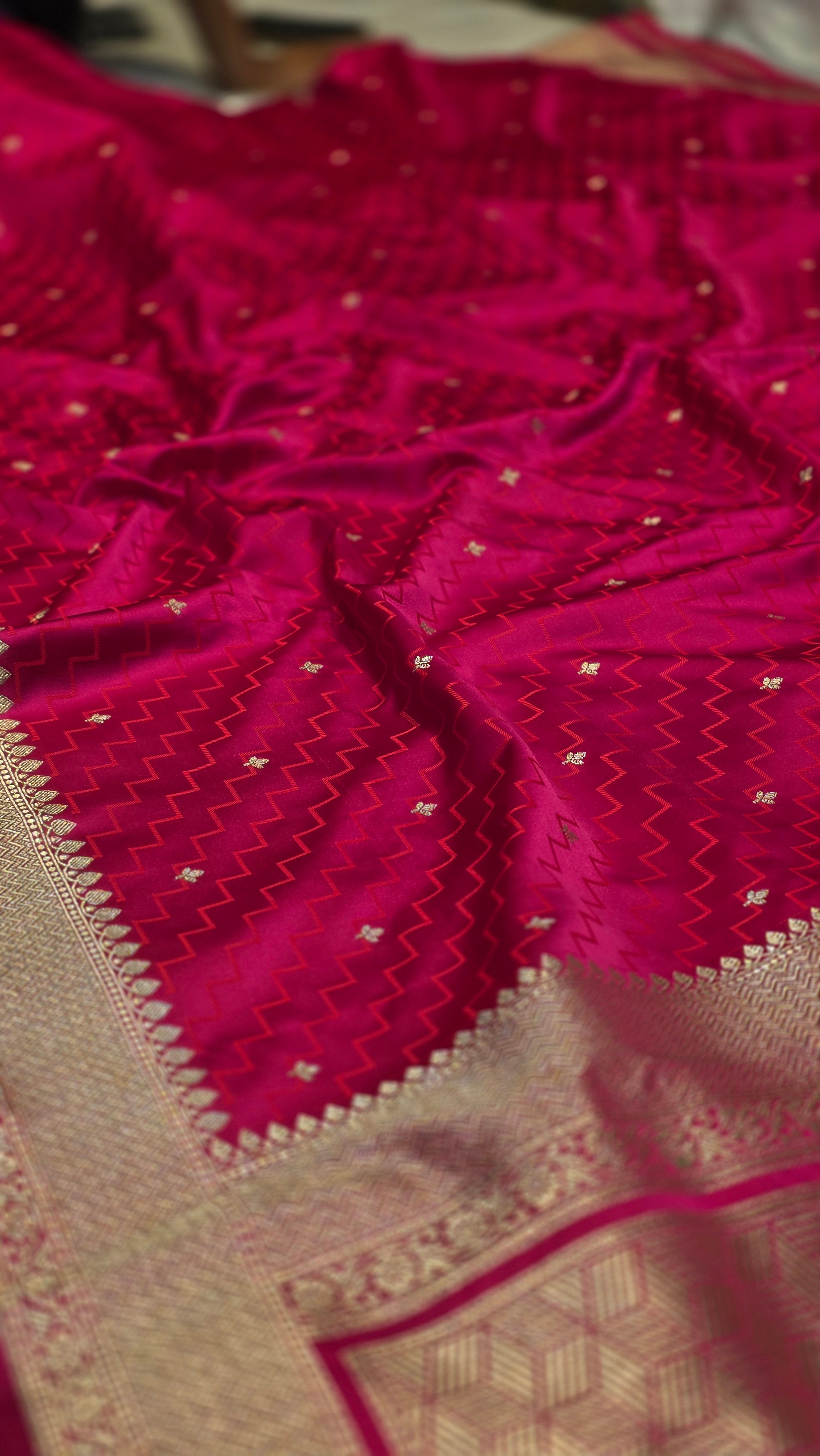 Raspberry Pink Red Mushru Banarasi Handloom Saree Raspberry Pink Red Mushru Banarasi Handloom Saree