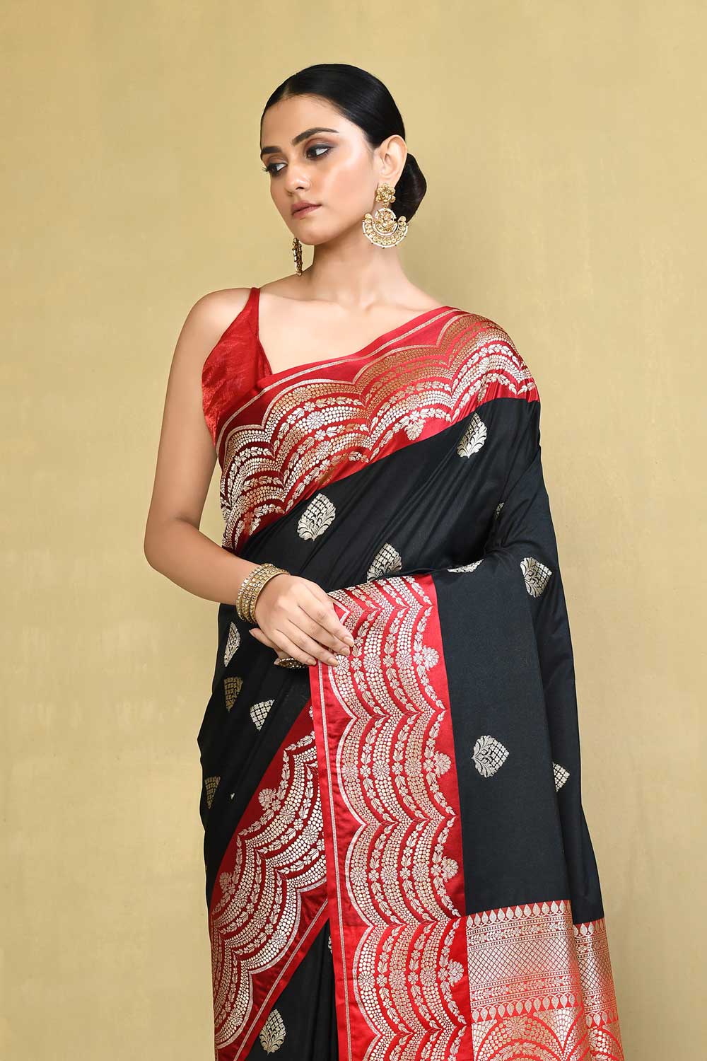 Black And Red Saree With Contrast Scalloped Border