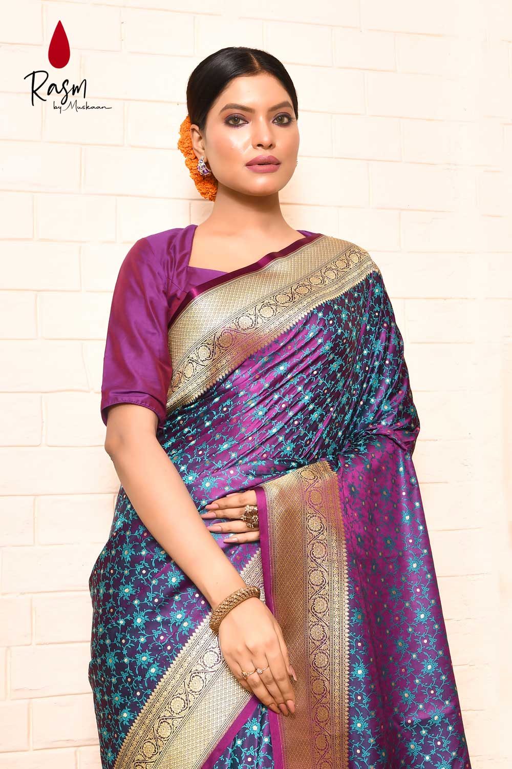 Tanchoi Banarasi Handloom Saree With Contemporary Stripe Pattern Design