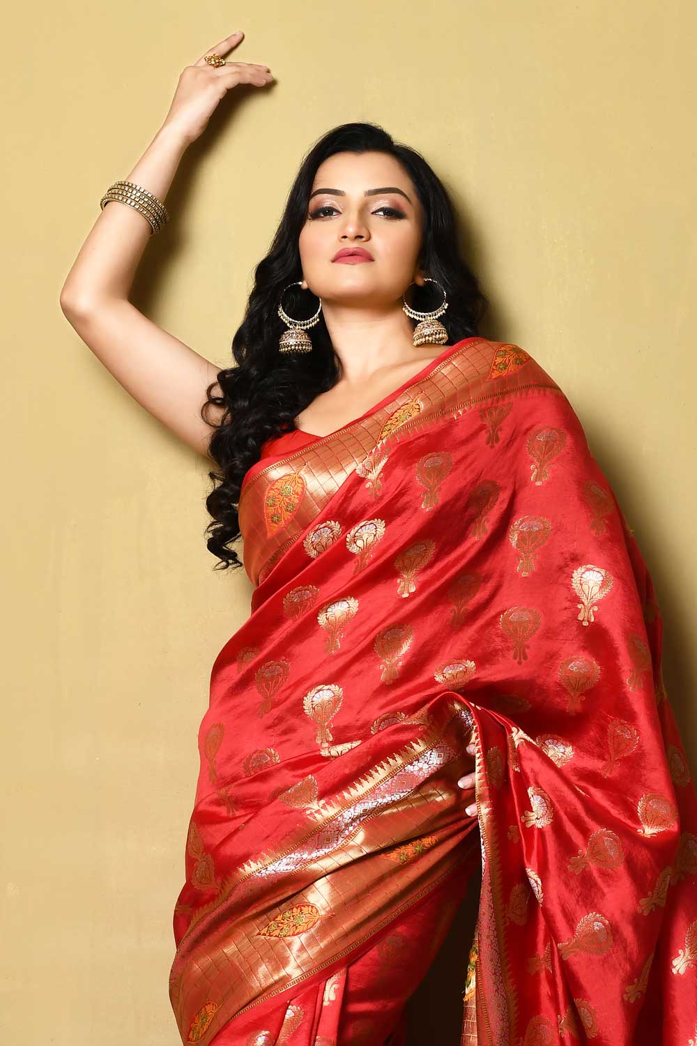 Red Pure Katan Dupion Silk Banarasi Handloom Saree With Ropa-sona Boota And Meenakari Border