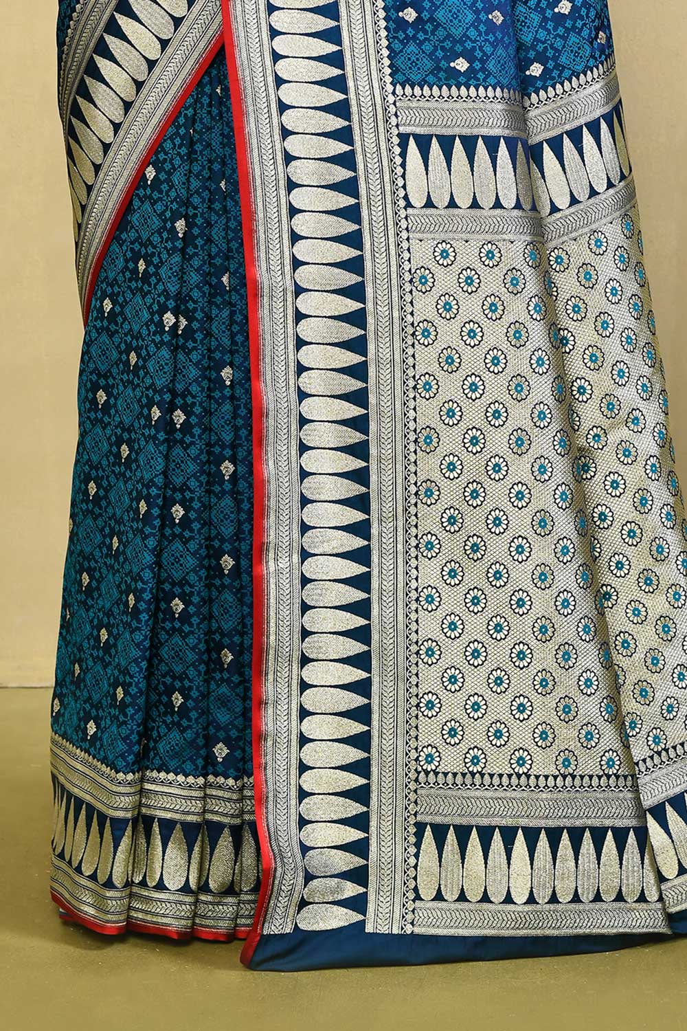 Blue Handloom Reshmi Tanchoi Banarasi Saree With Handwoven Border