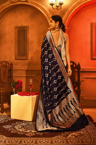 Saree With Contemporary Pattern Design And Paisley Border