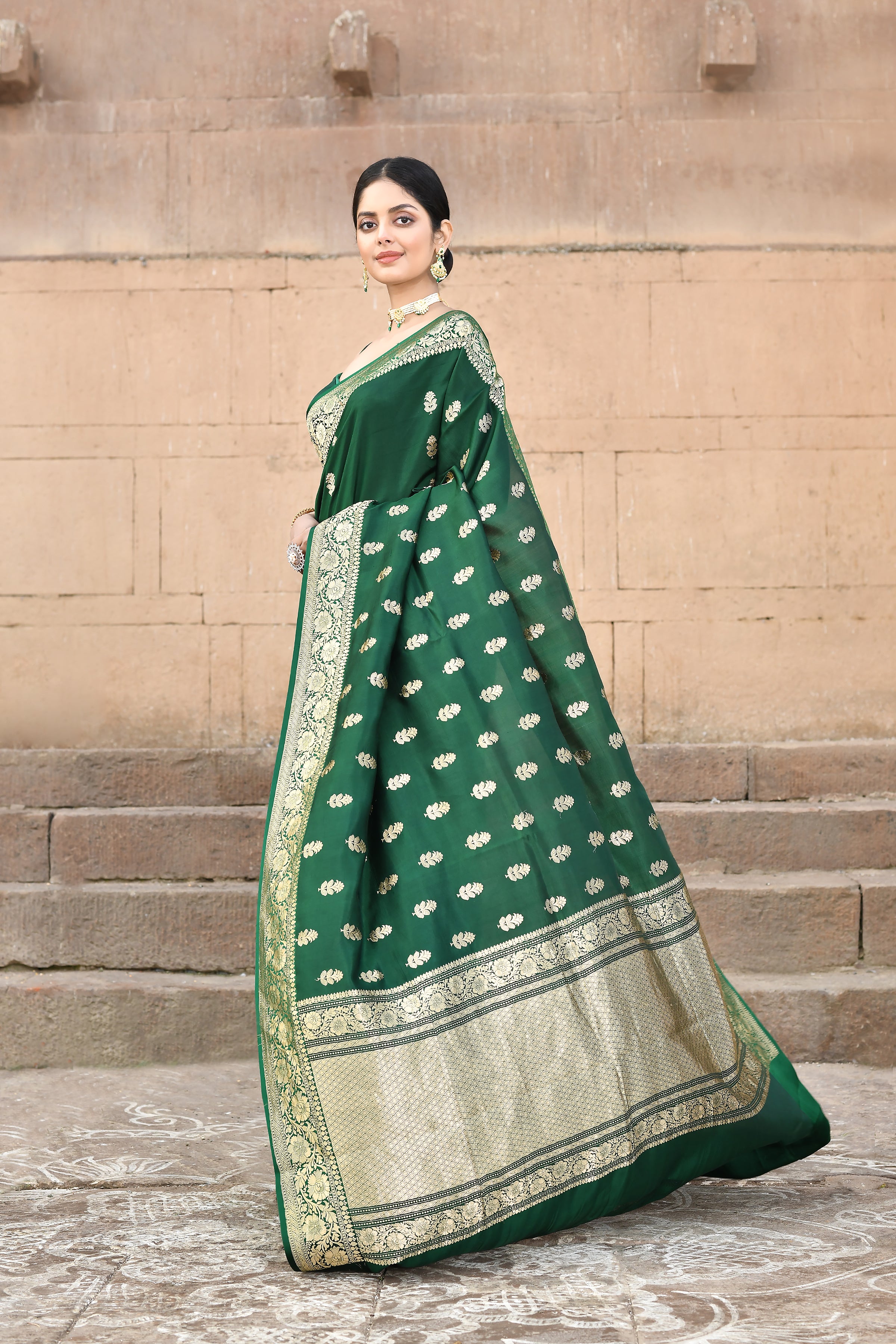 Banarasi Handloom Saree With Kadhua Boota And Border in gold zari