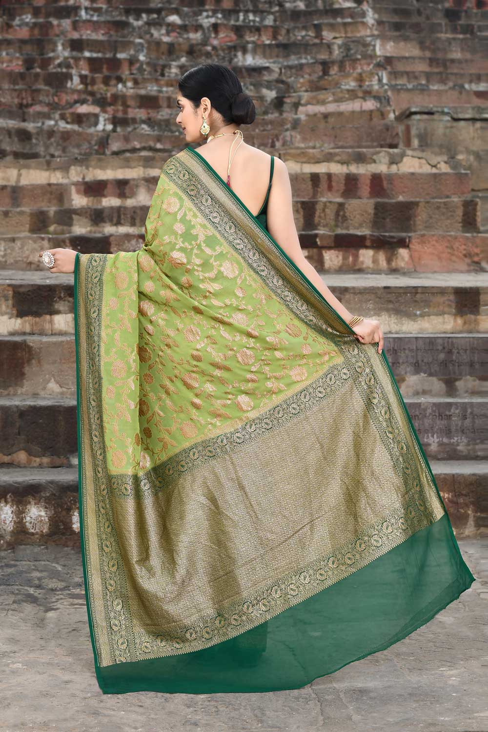 Green Pure Khaddi Georgette Handloom Saree With Contrast Border In Dark Green Color