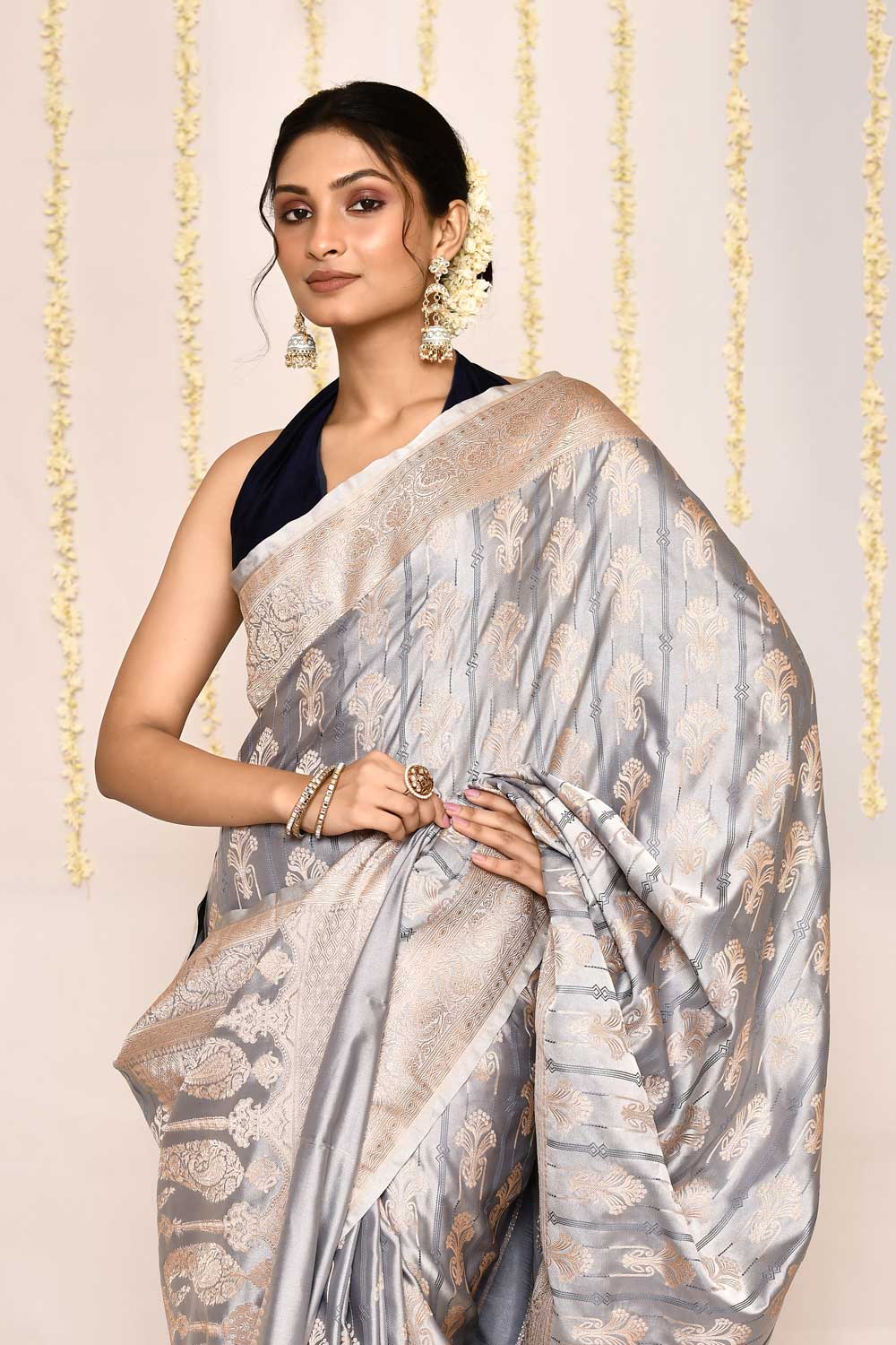 Ice Grey Semi katan Mushru Satin Banarasi Handloom Silk Saree